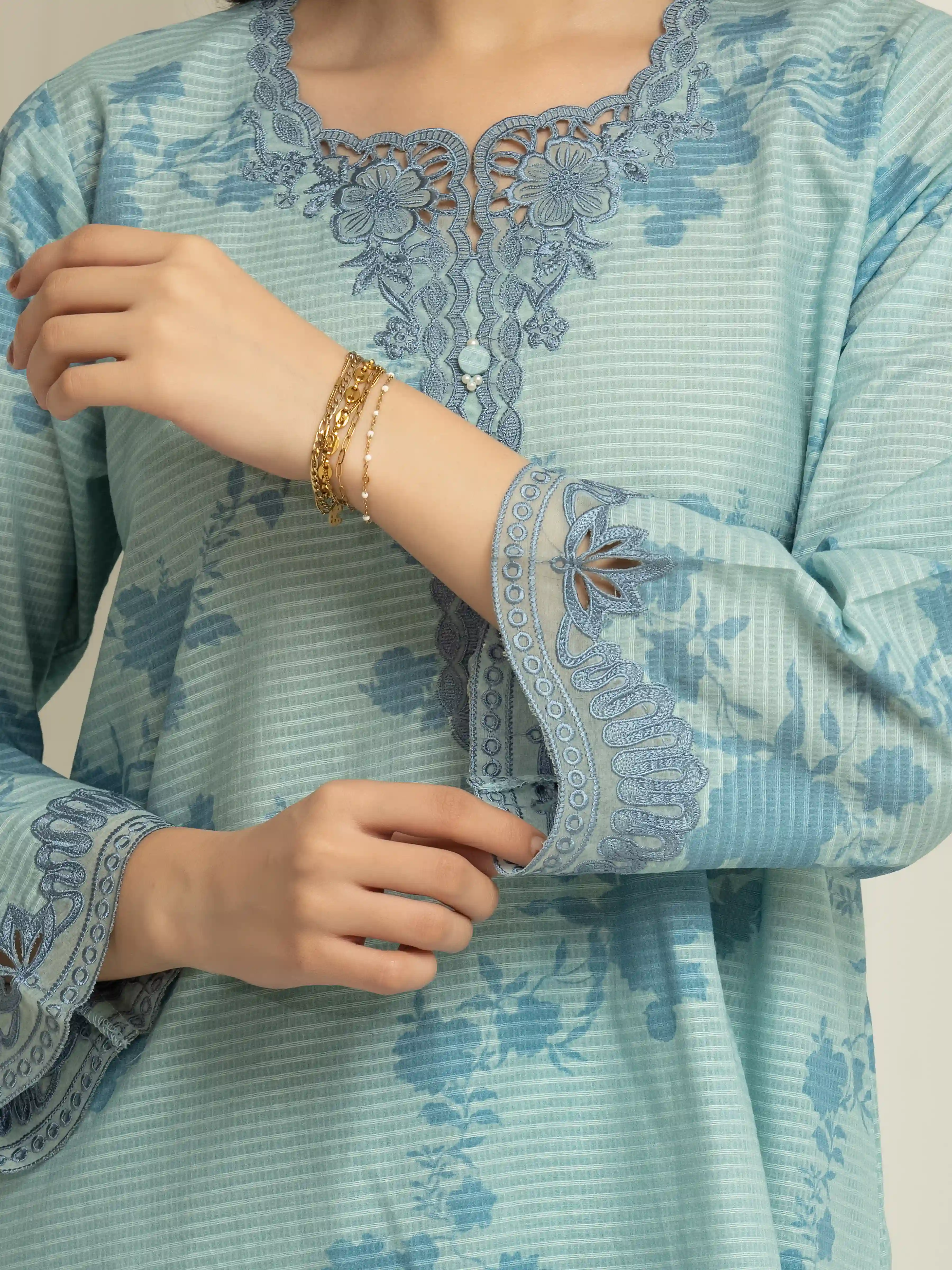 Pret Embroidered Lawn Suit - EWTKE5-83008-3P - Image 4