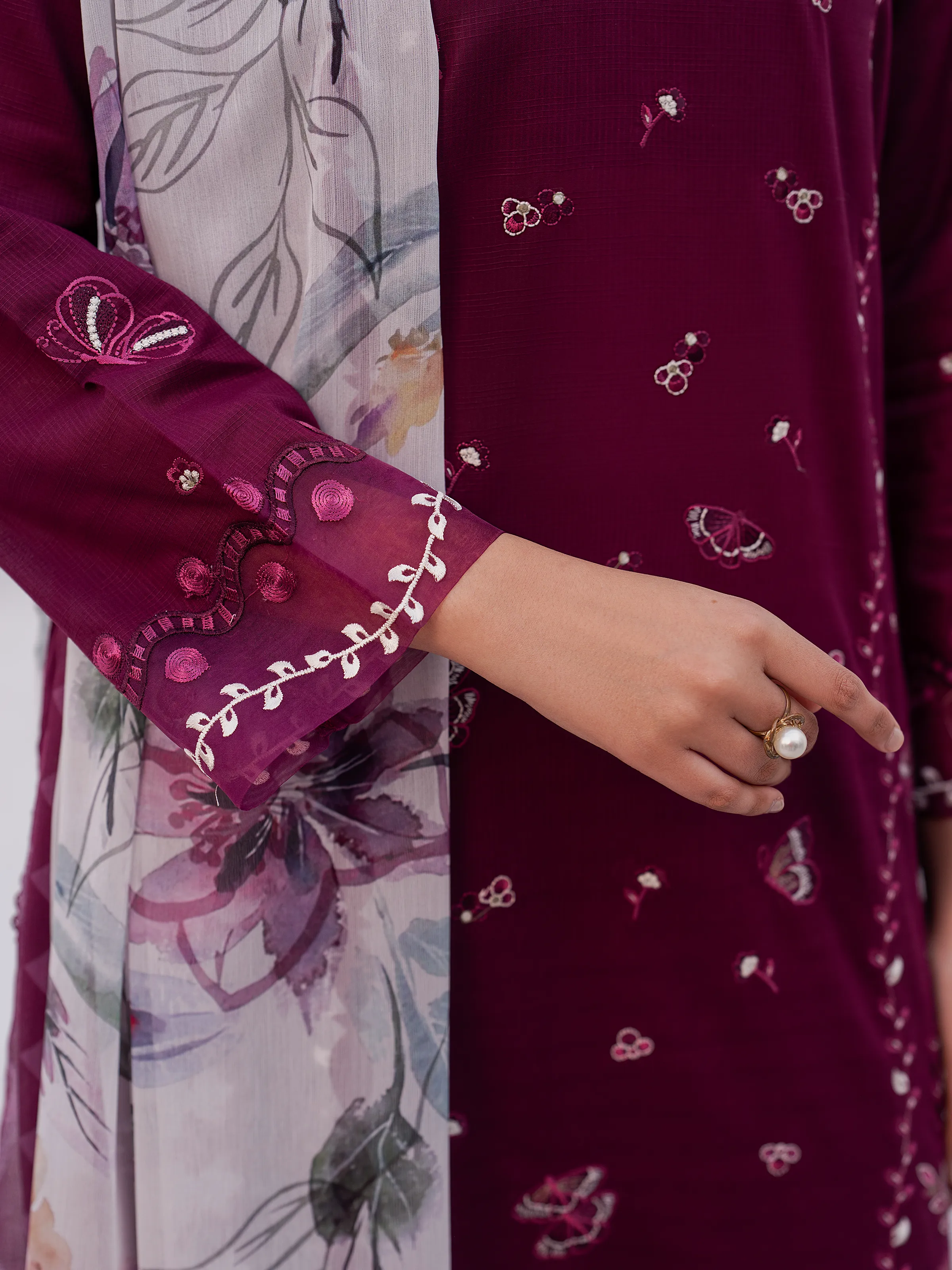 Pret Embroidered Slub Lawn Suit - EWTKED5-82401-3P - Image 3
