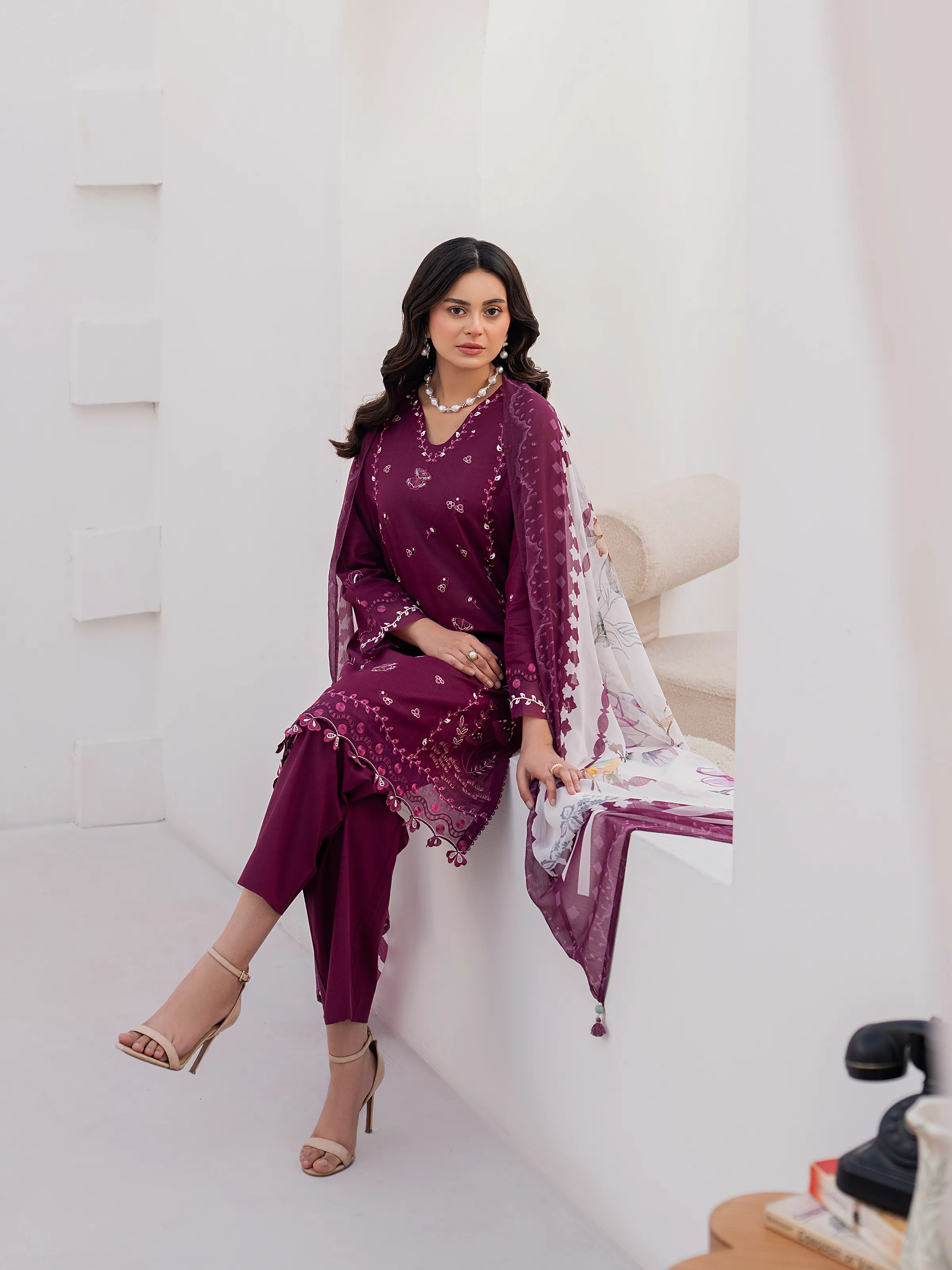 Pret Embroidered Slub Lawn Suit - EWTKED5-82401-3P - Image 4