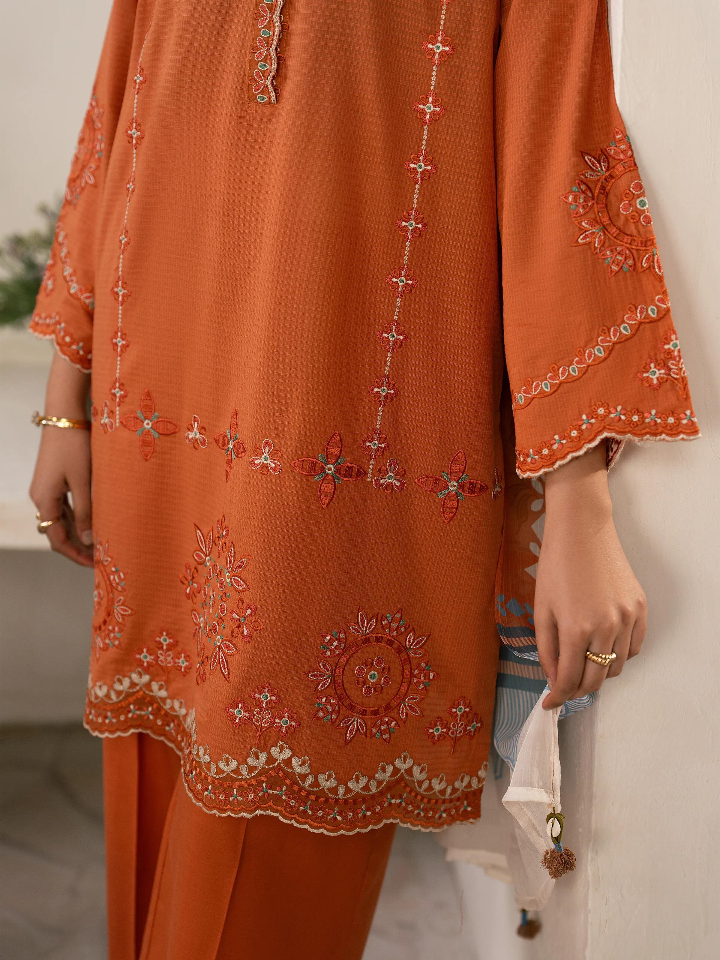 Pret Embroidered Lawn Suit - EWTKED5-82402-3P - Image 4