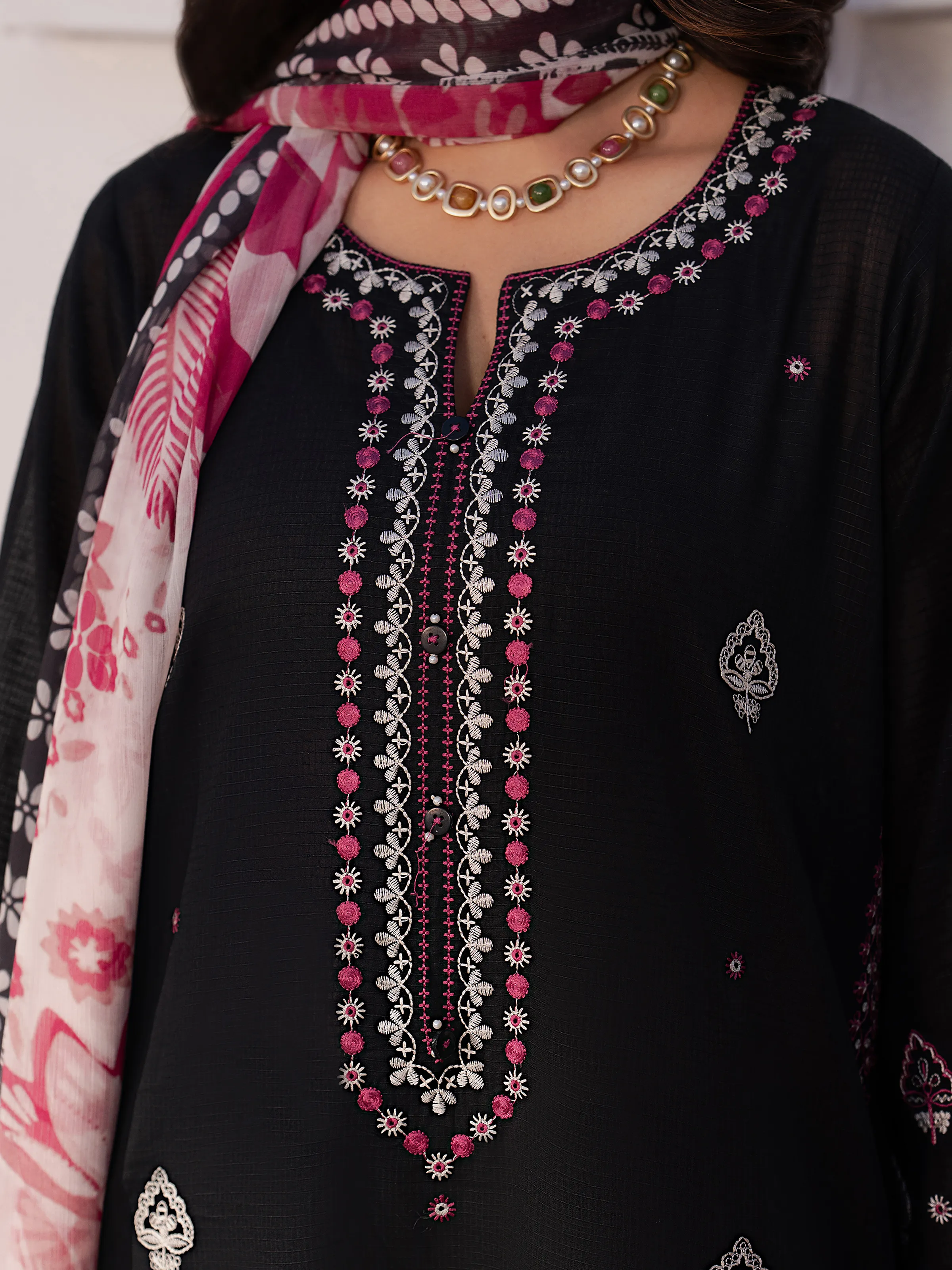 Pret Embroidered Slub Lawn Suit - EWTKED5-82404-3P - Image 3