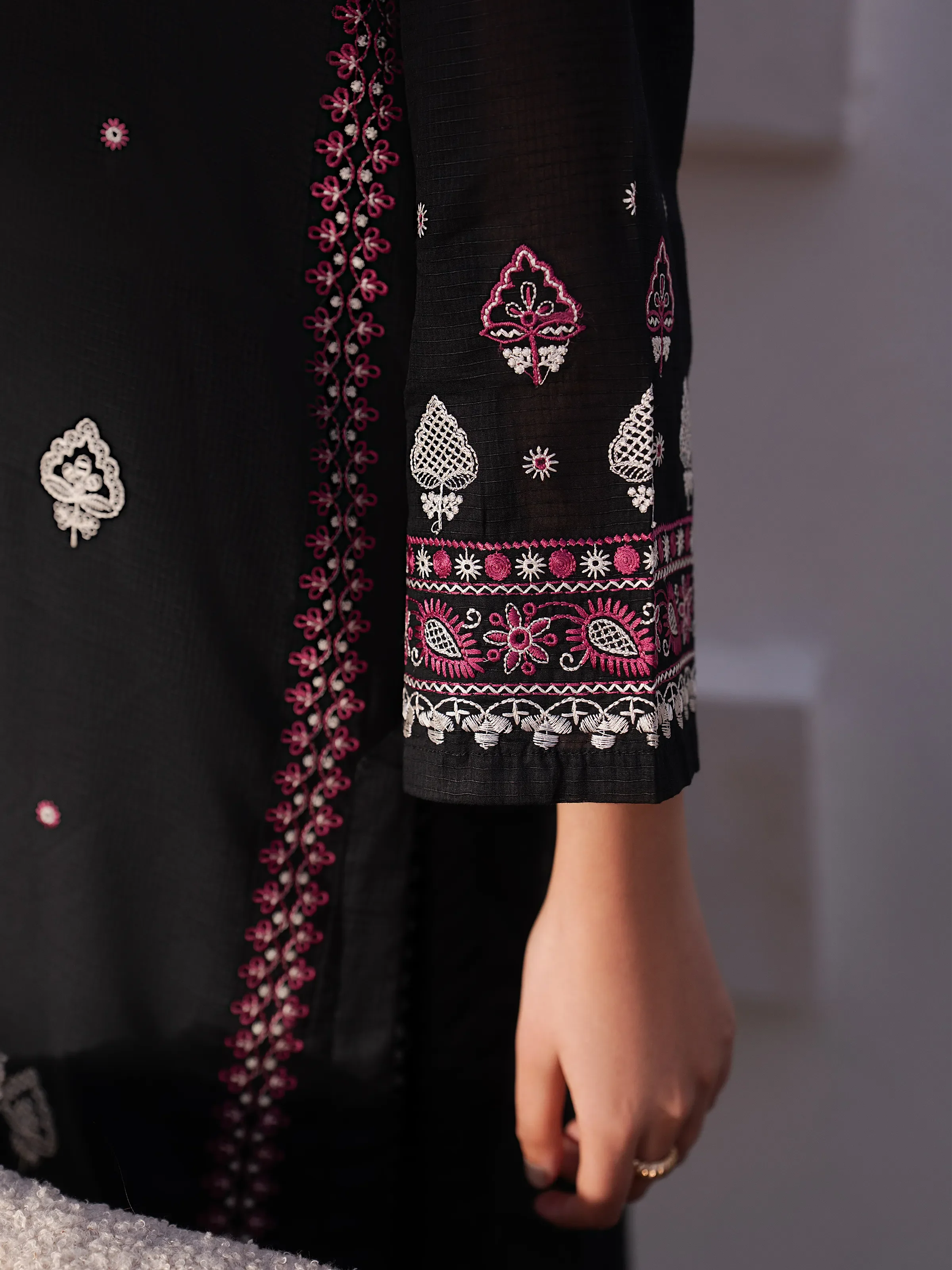 Pret Embroidered Slub Lawn Suit - EWTKED5-82404-3P - Image 4