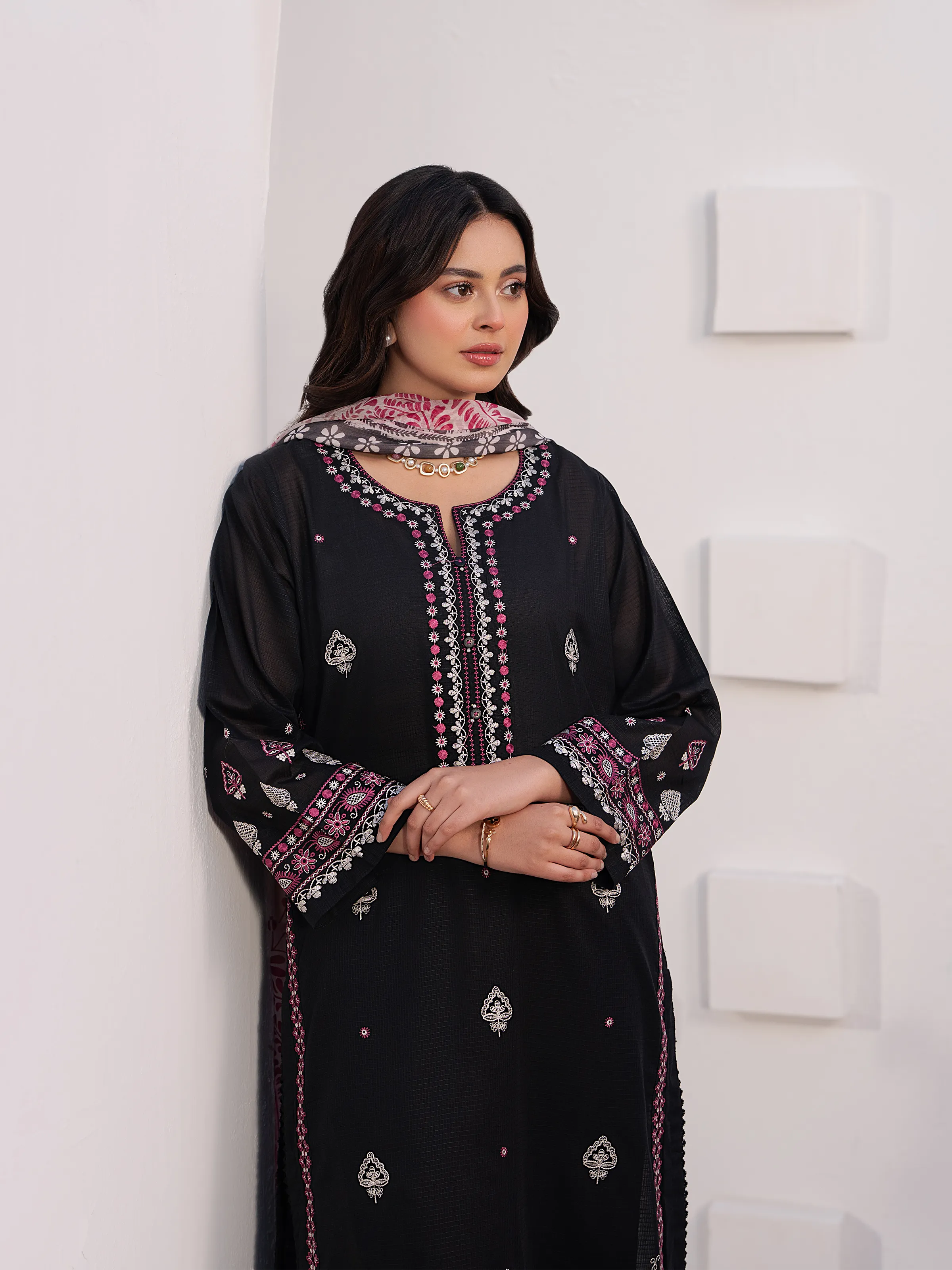 Pret Embroidered Slub Lawn Suit - EWTKED5-82404-3P - Image 5