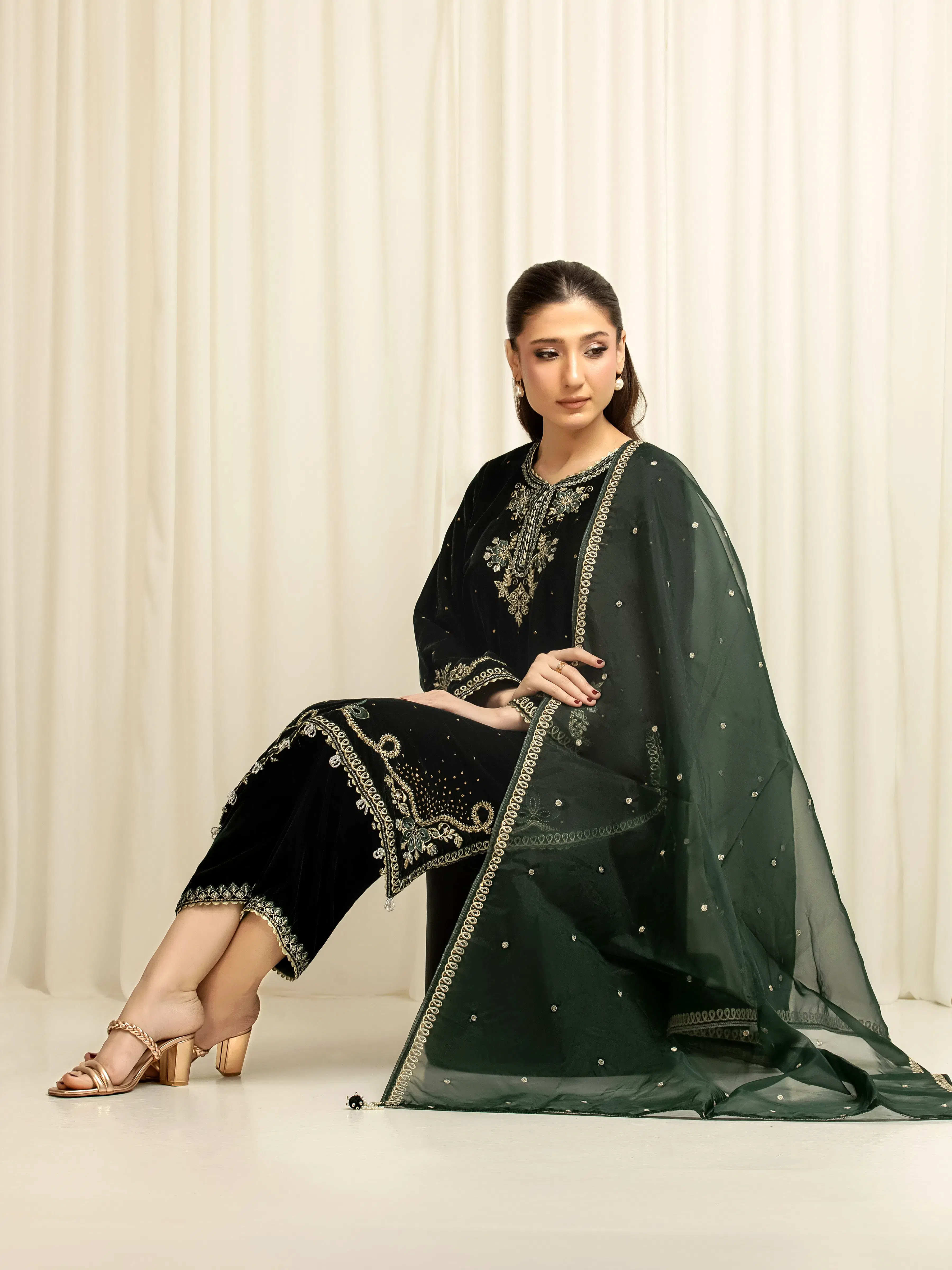 Pret Embroidered Velvet Suit - EWTPLED5-00059-3P