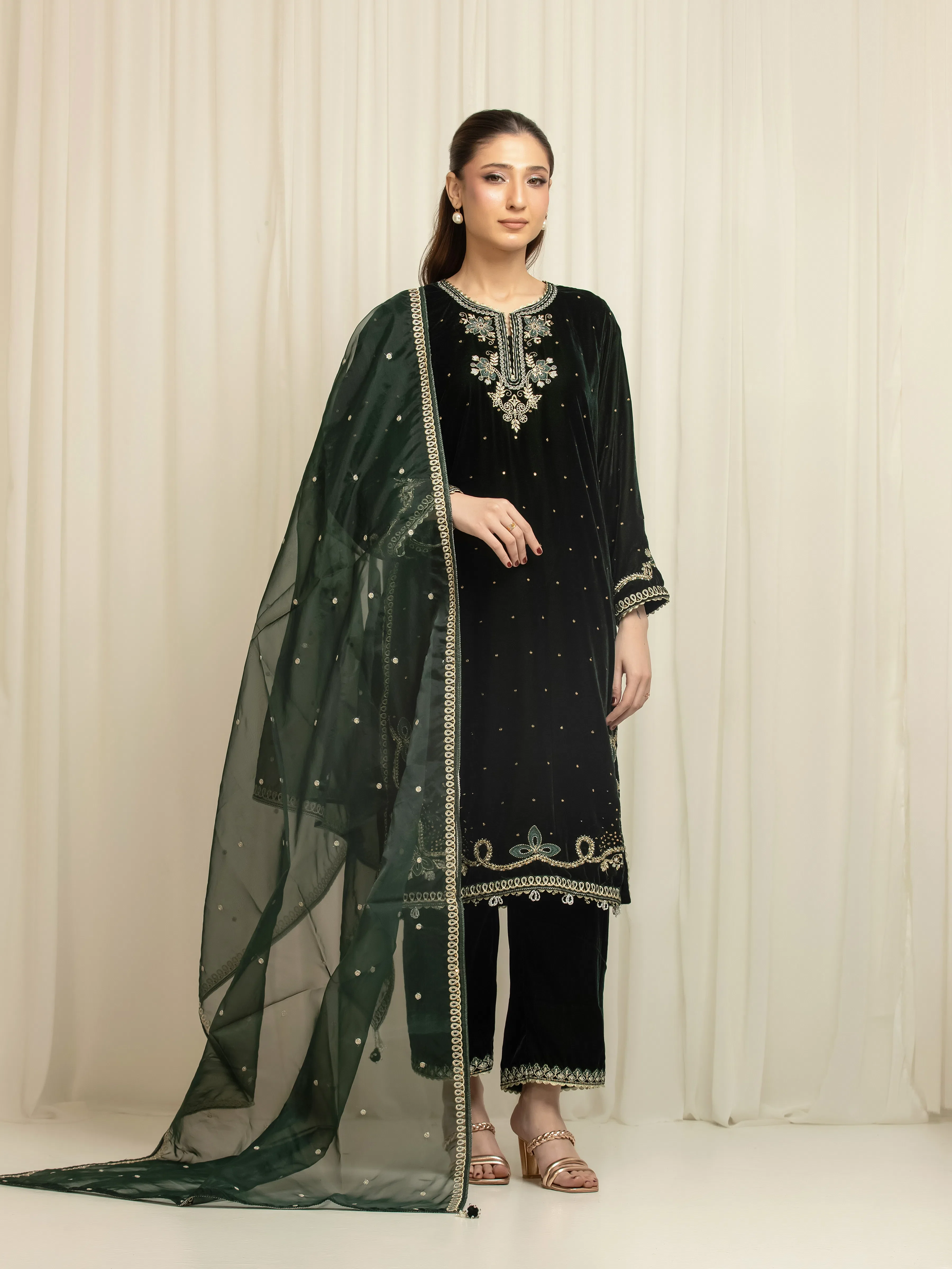 Pret Embroidered Velvet Suit - EWTPLED5-00059-3P - Image 2