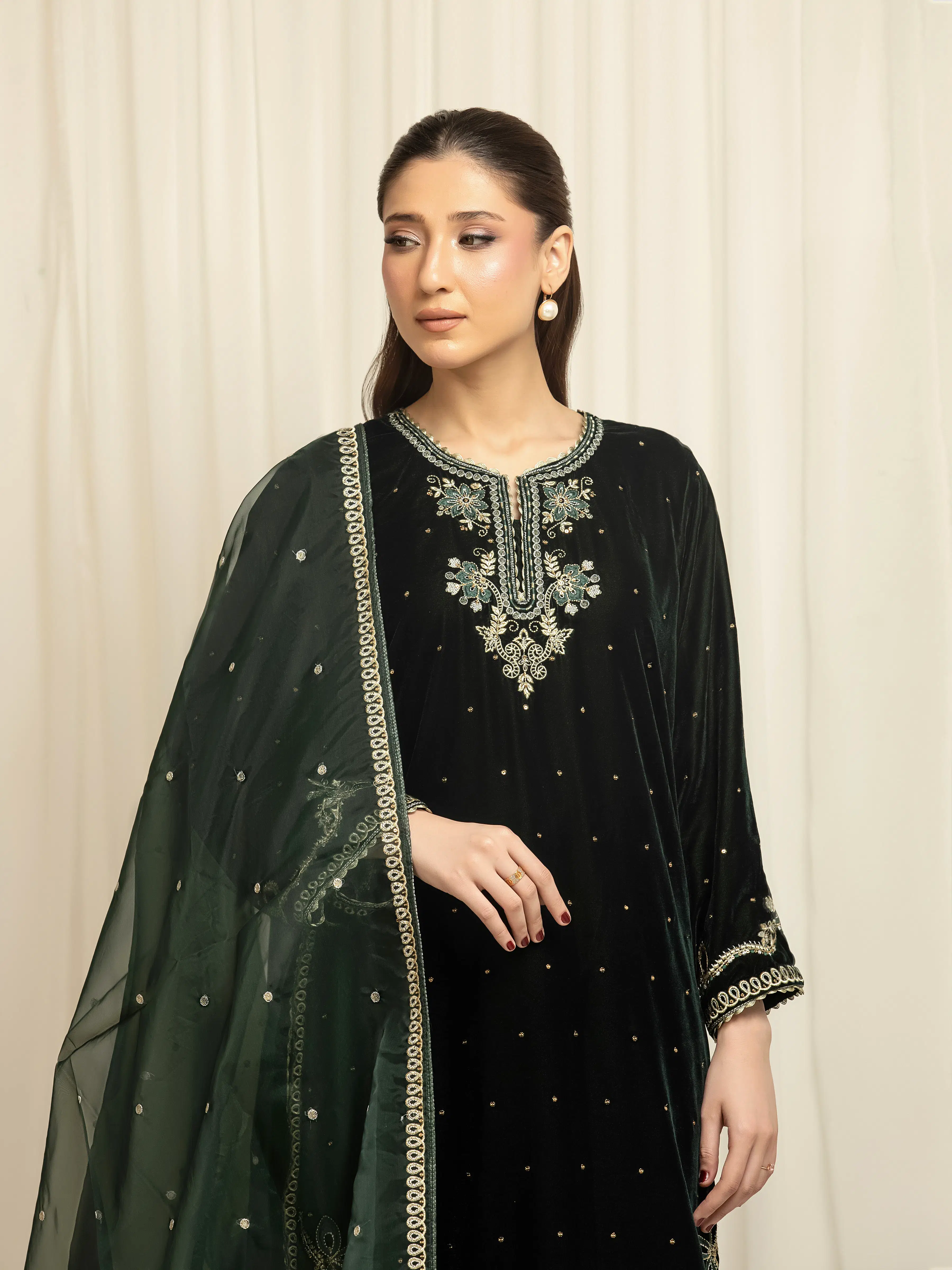 Pret Embroidered Velvet Suit - EWTPLED5-00059-3P - Image 3