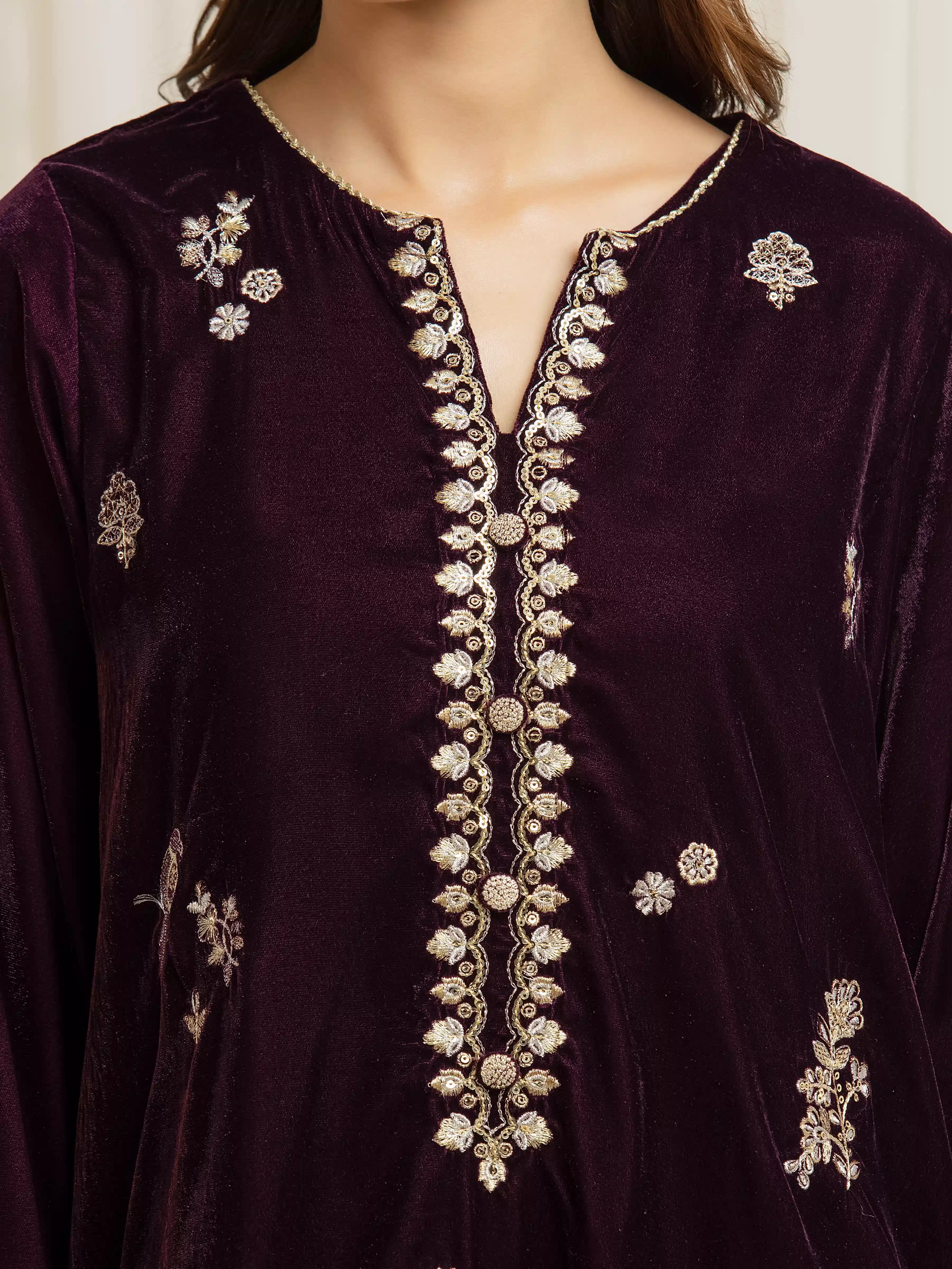 Pret Embroidered Velvet Suit - EWTPLED5-00060-3P - Image 3