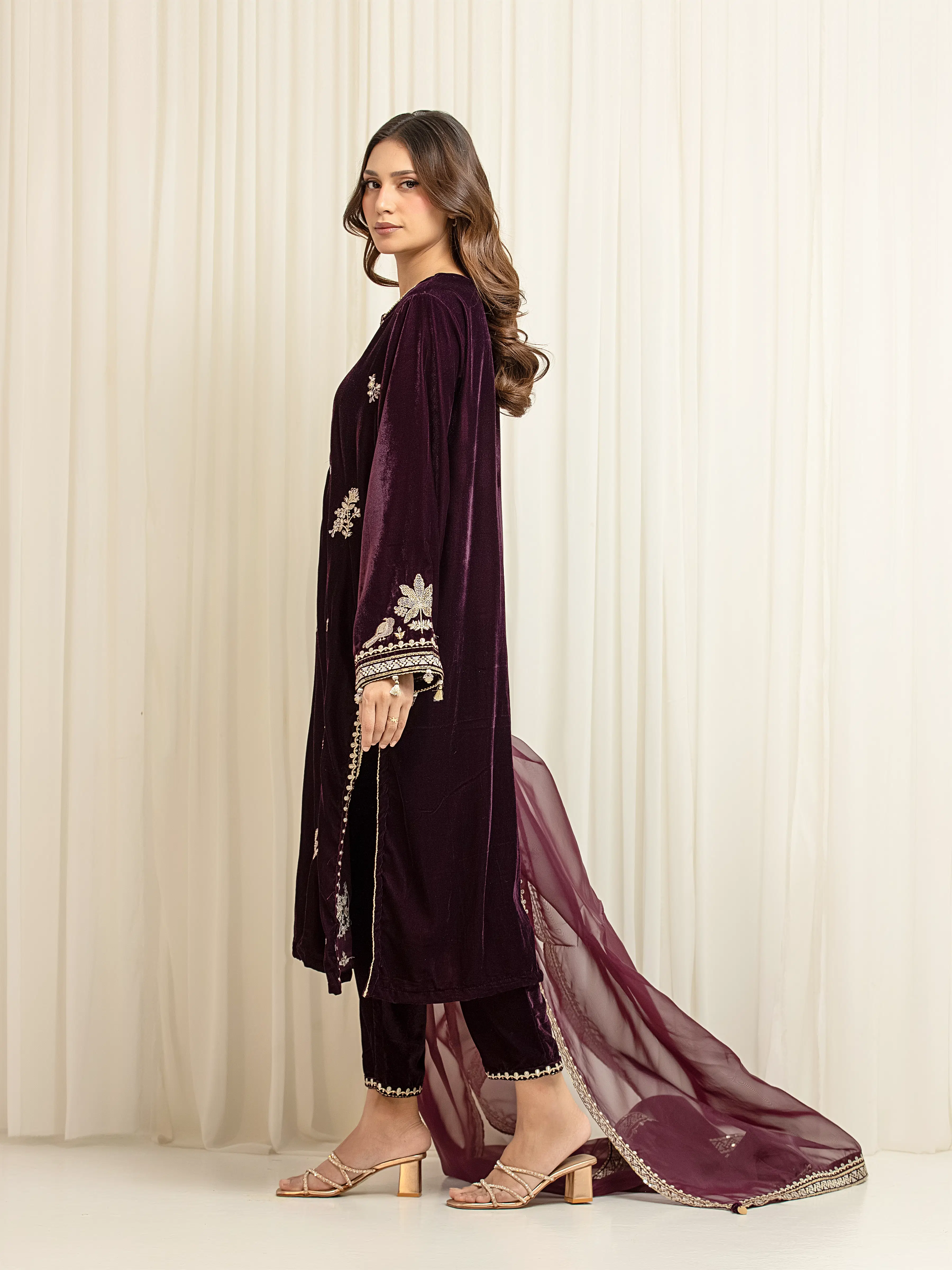 Pret Embroidered Velvet Suit - EWTPLED5-00060-3P - Image 5