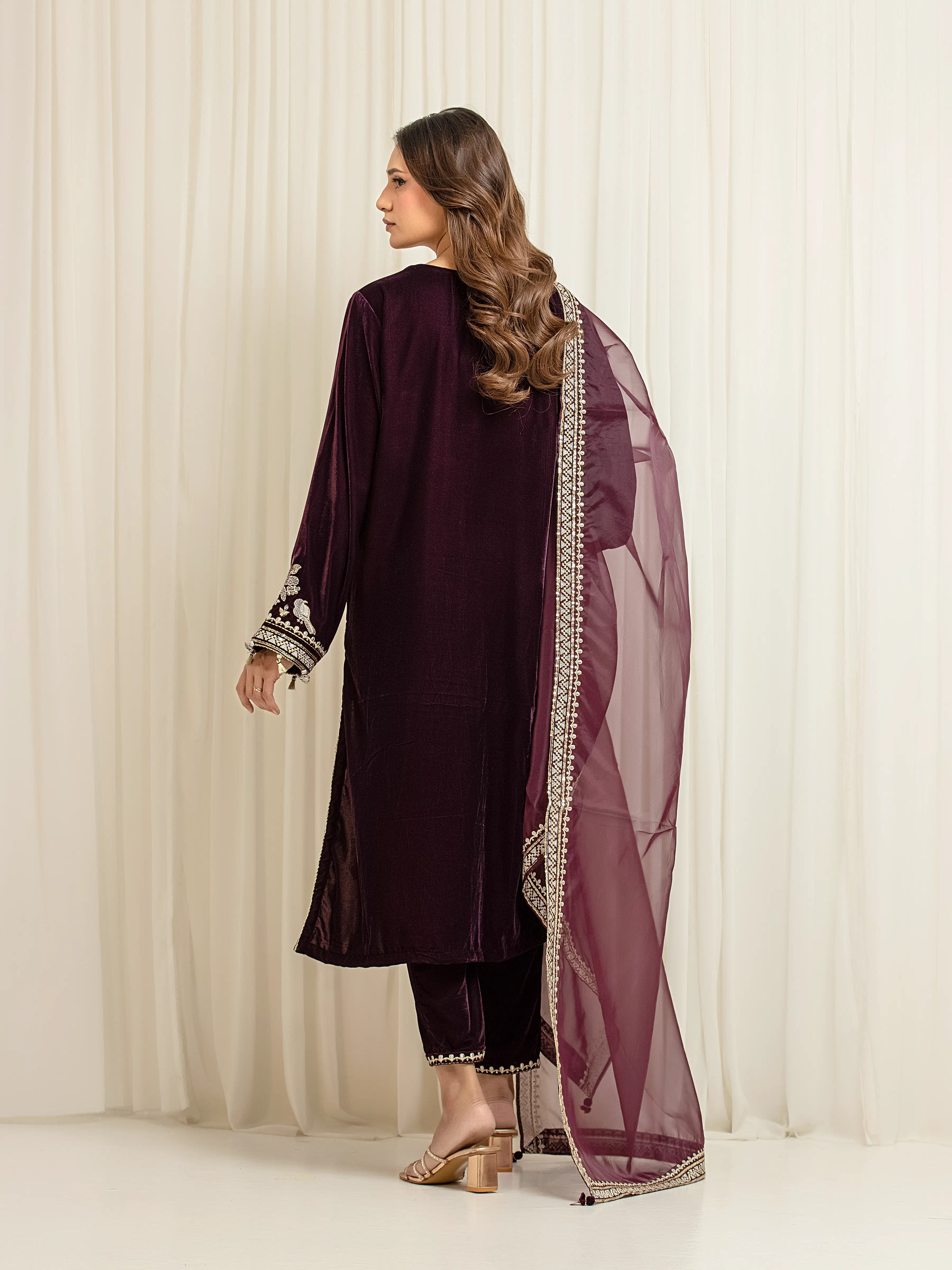 Pret Embroidered Velvet Suit - EWTPLED5-00060-3P - Image 6