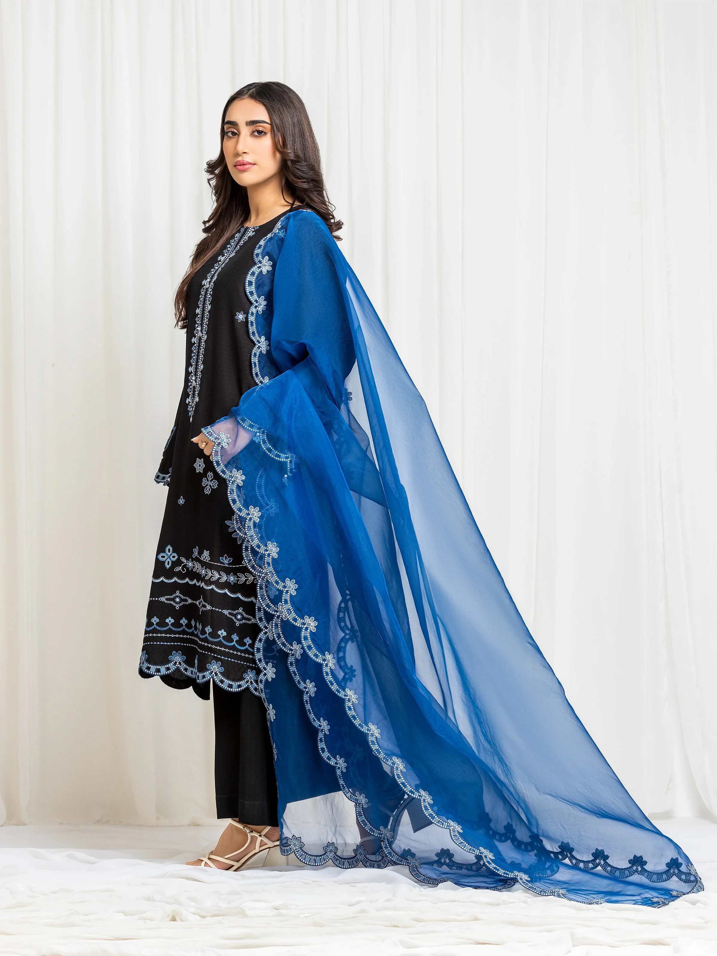 Pret Embroidered Viscose Suit - EWTKED6-84082-3P - Image 4