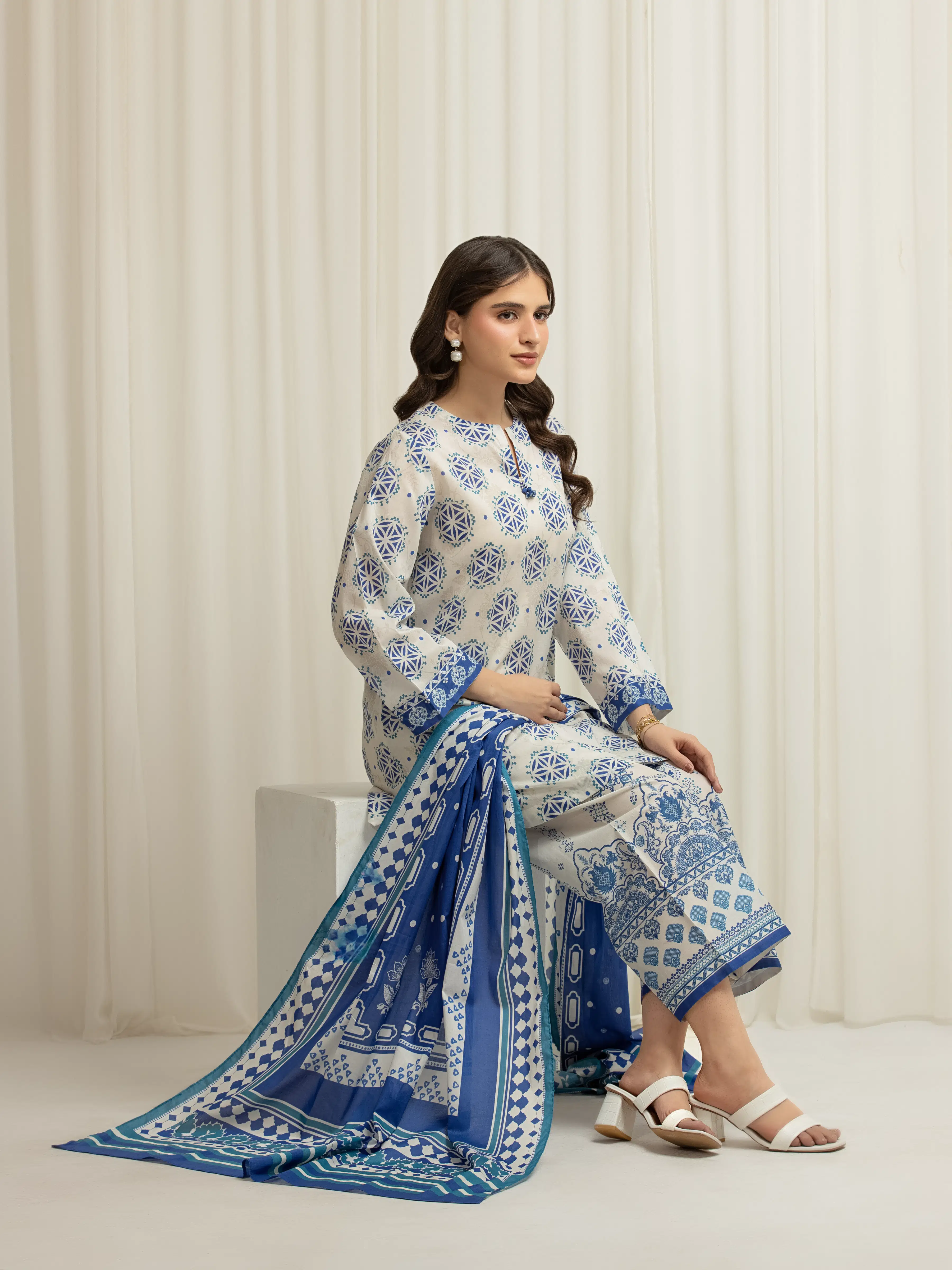 Pret Printed Lawn Suit - EWTKP6-86048-3P - Image 2