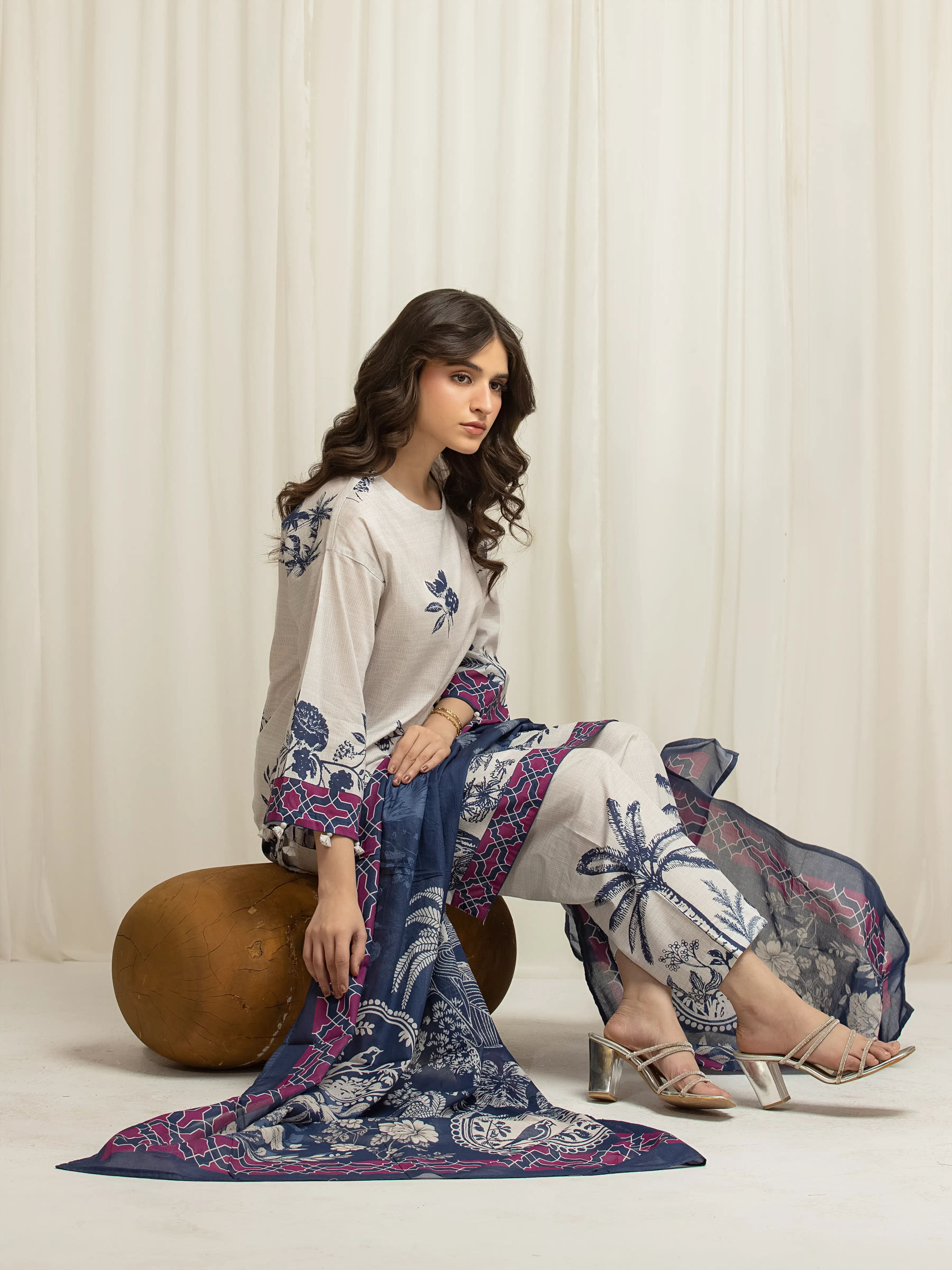 Pret Printed Lawn Suit - EWTKP6-86052-3P - Image 2