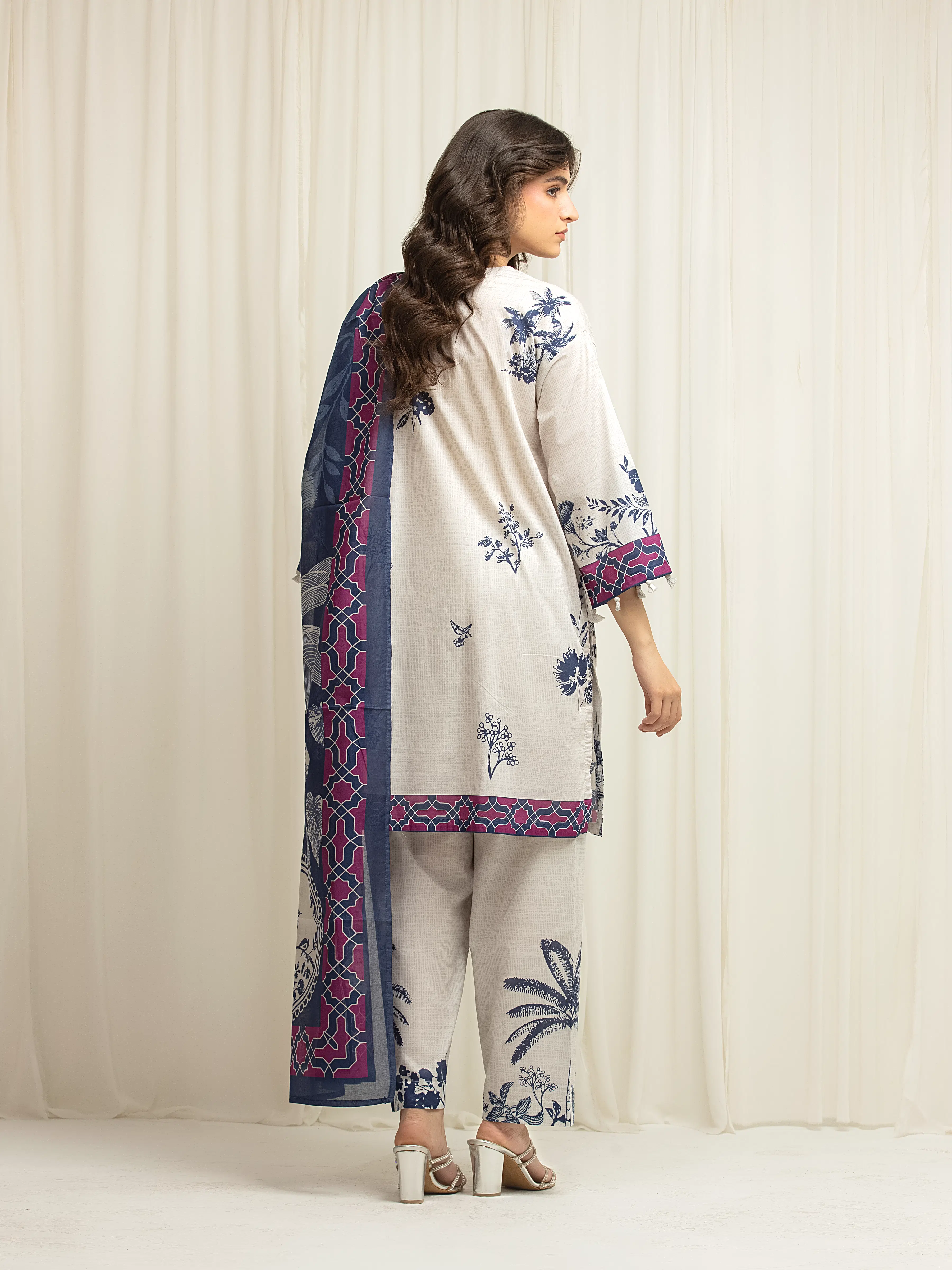 Pret Printed Lawn Suit - EWTKP6-86052-3P - Image 5