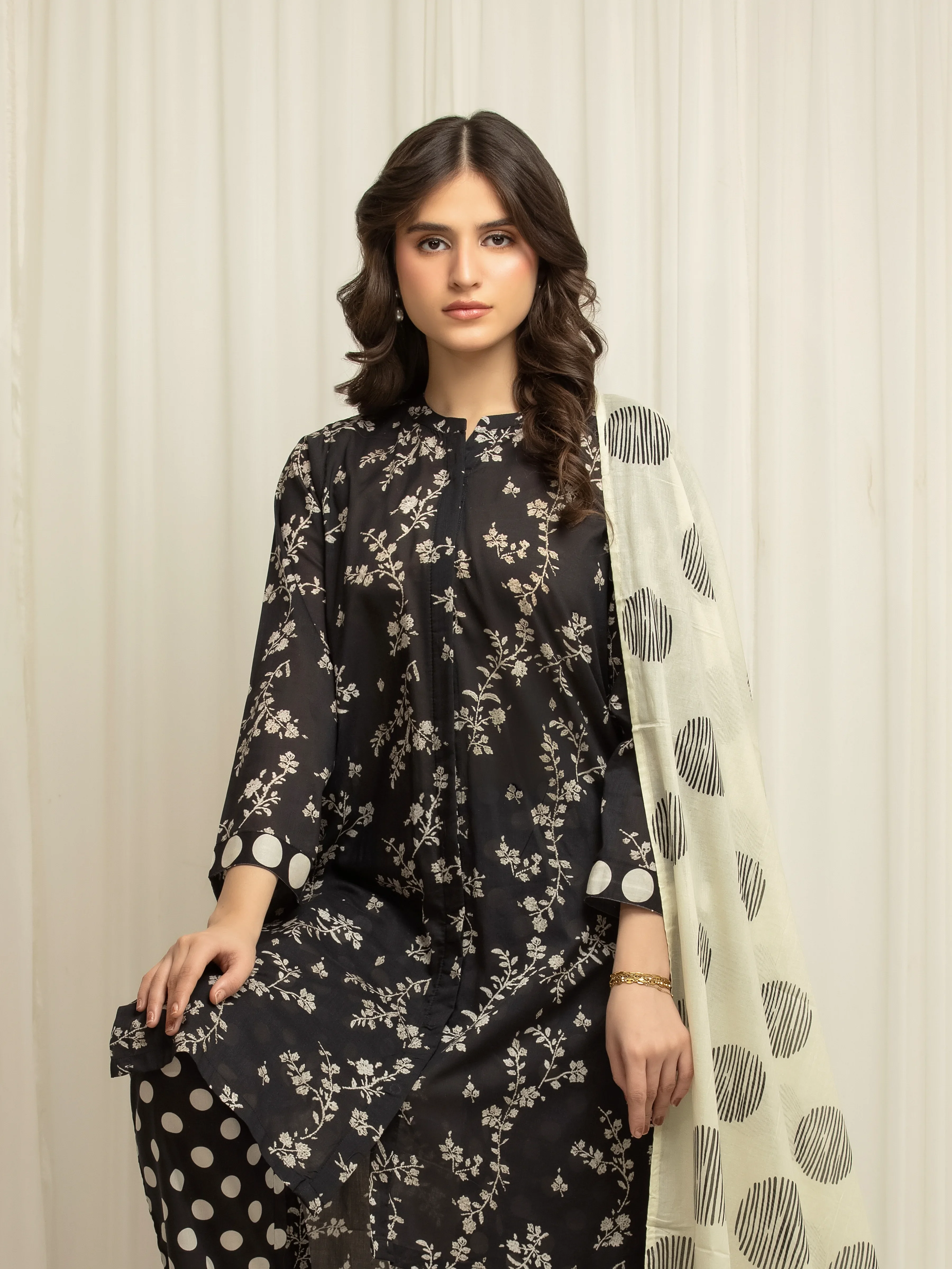 Pret Printed Lawn Suit - EWTKP6-86059-3P - Image 2