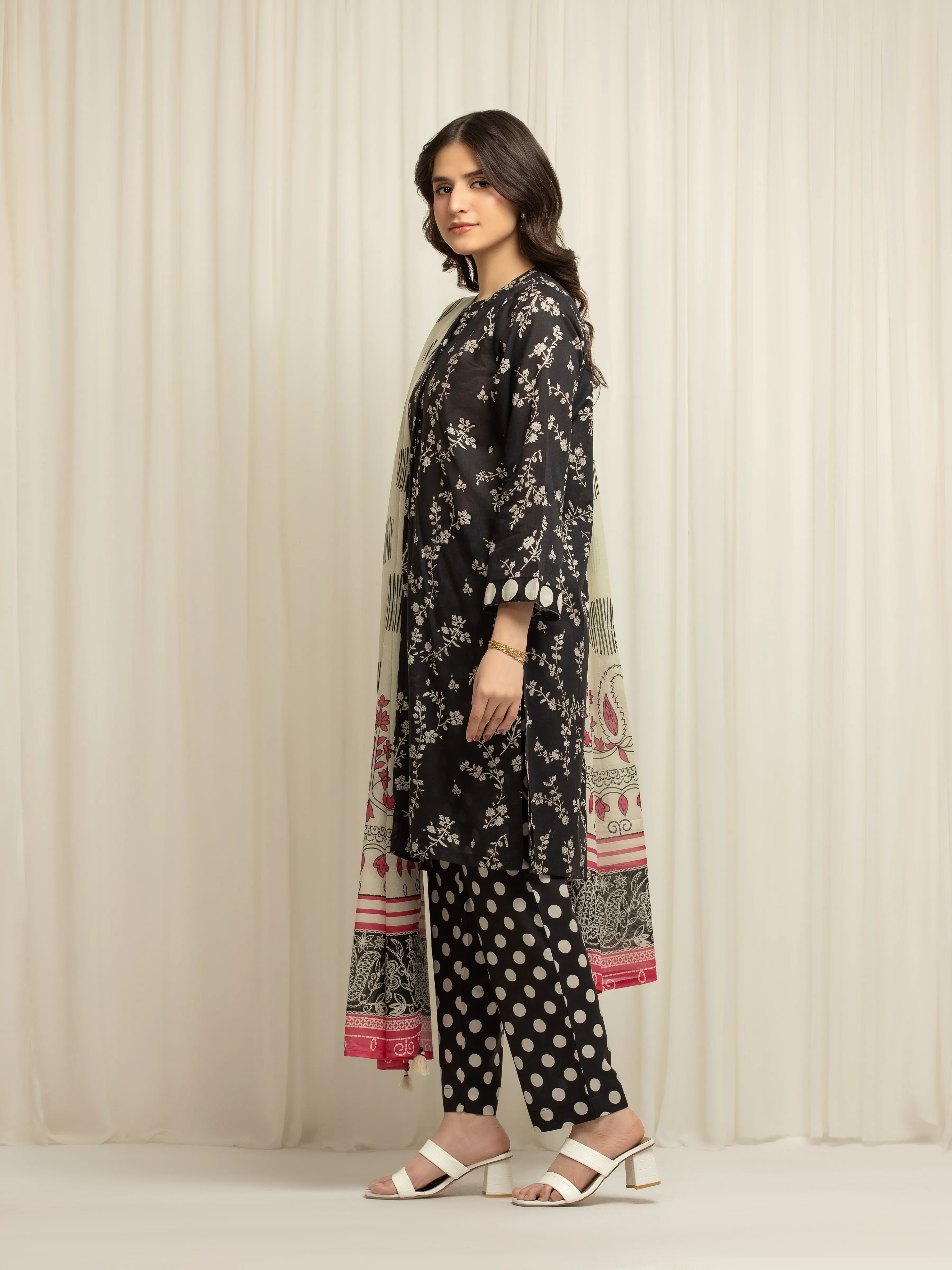 Pret Printed Lawn Suit - EWTKP6-86059-3P - Image 5