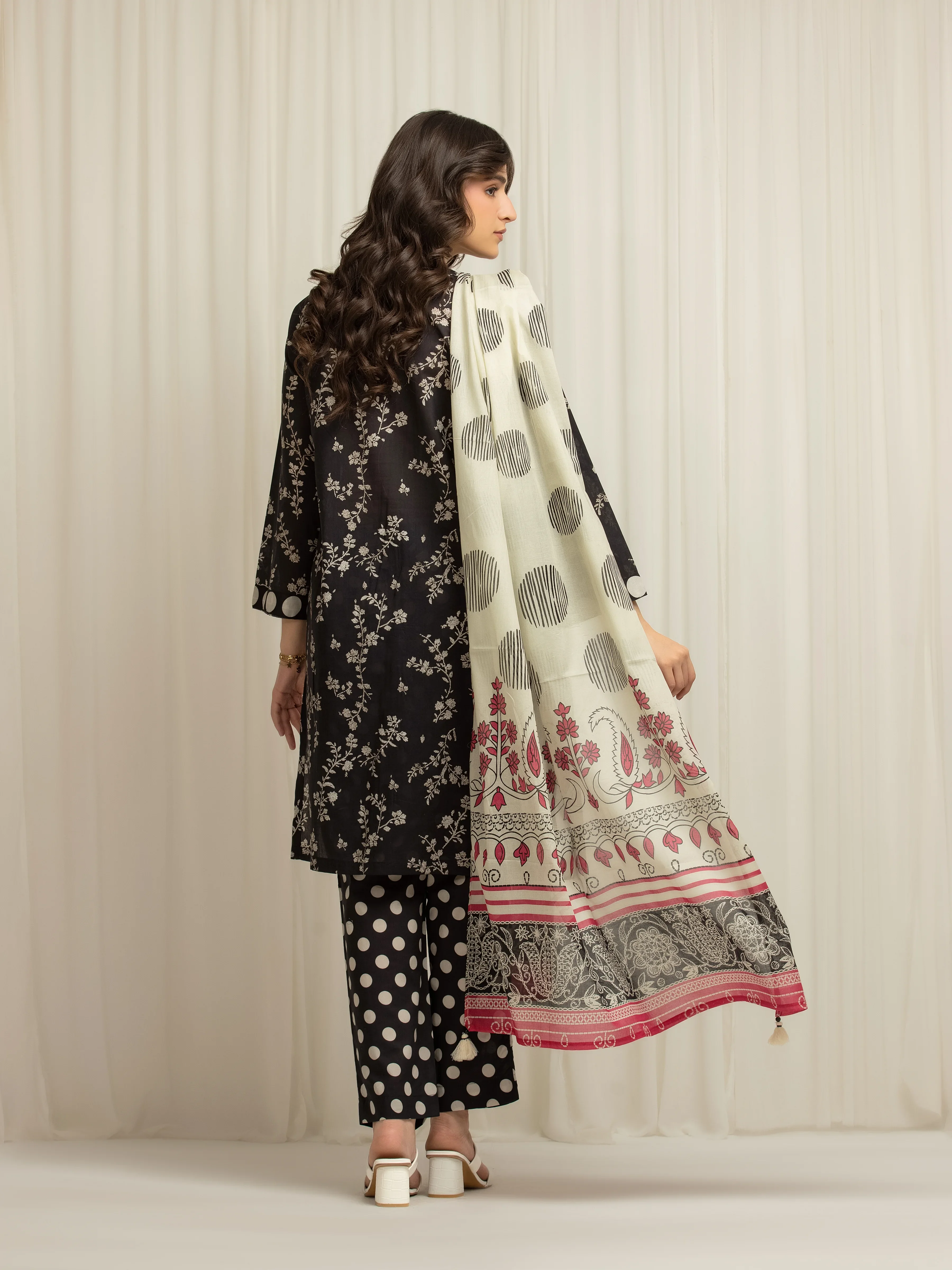 Pret Printed Lawn Suit - EWTKP6-86059-3P - Image 6