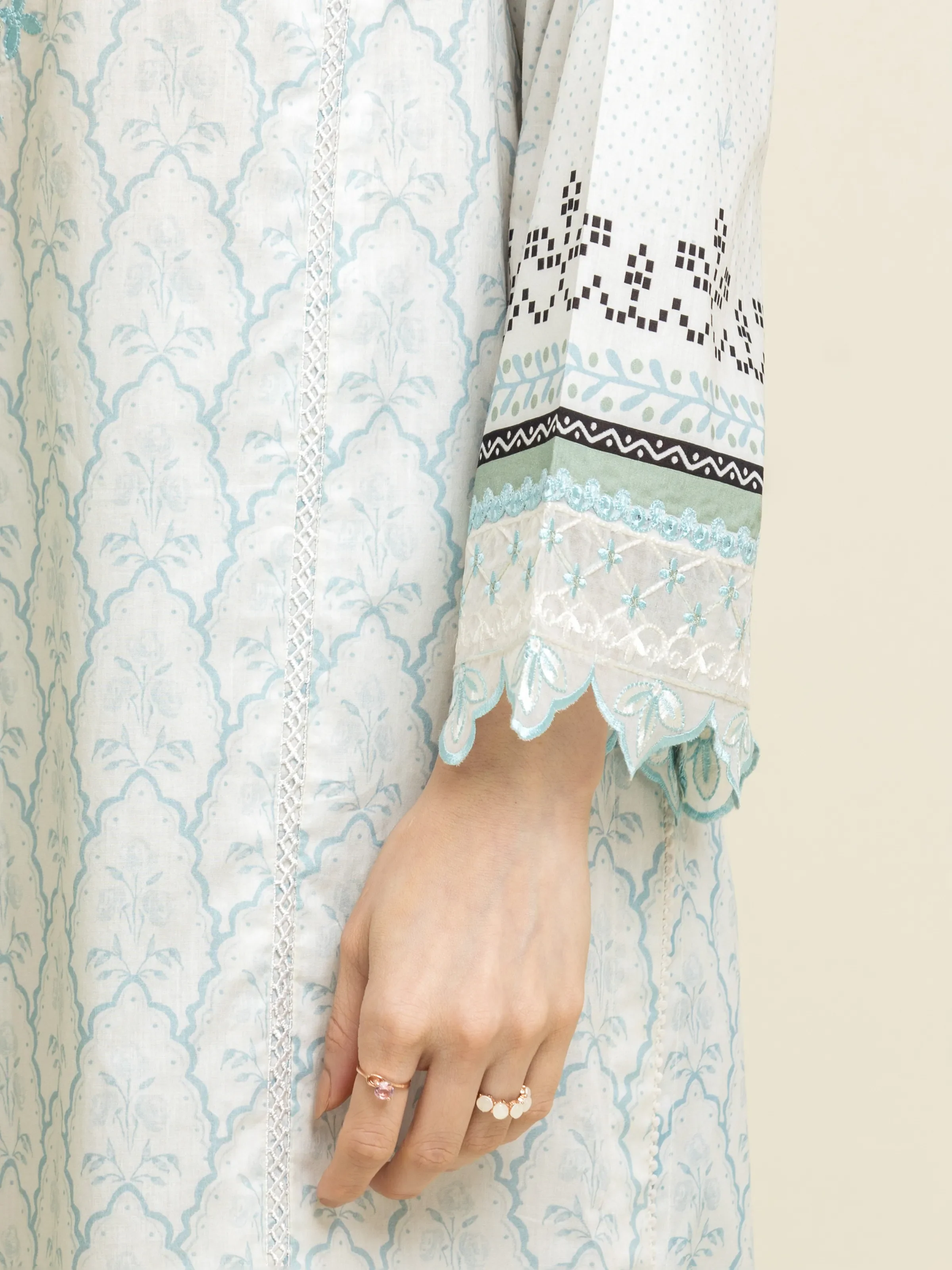 Unstitched Embroidered Lawn Shirt - EWU5V1-31322S - Image 4