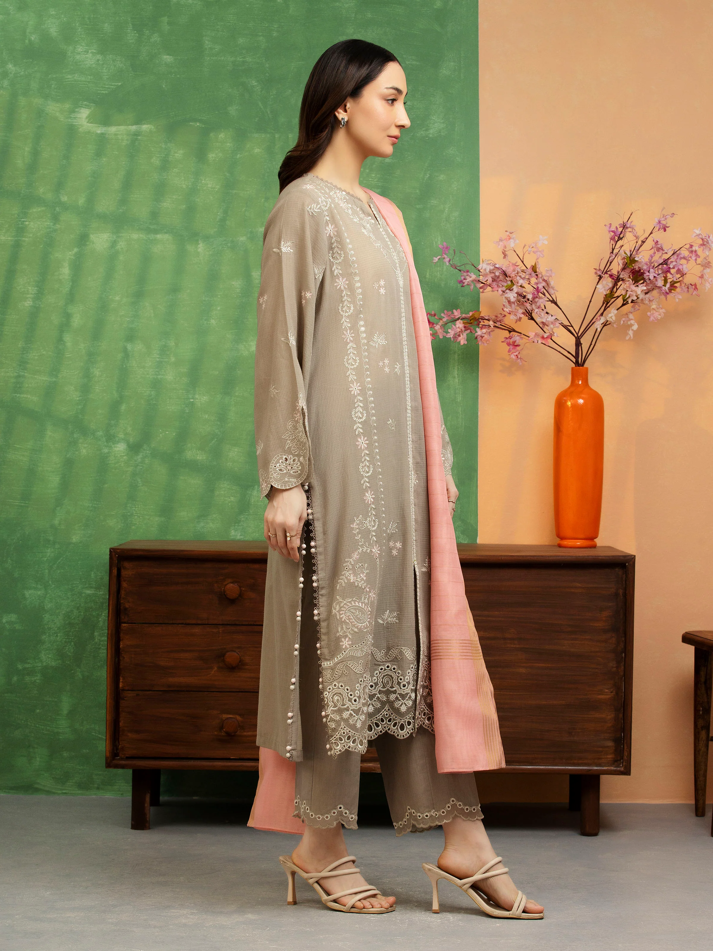 Unstitched Embroidered Lawn Suit - EWU5V1-31229-3P - Image 5