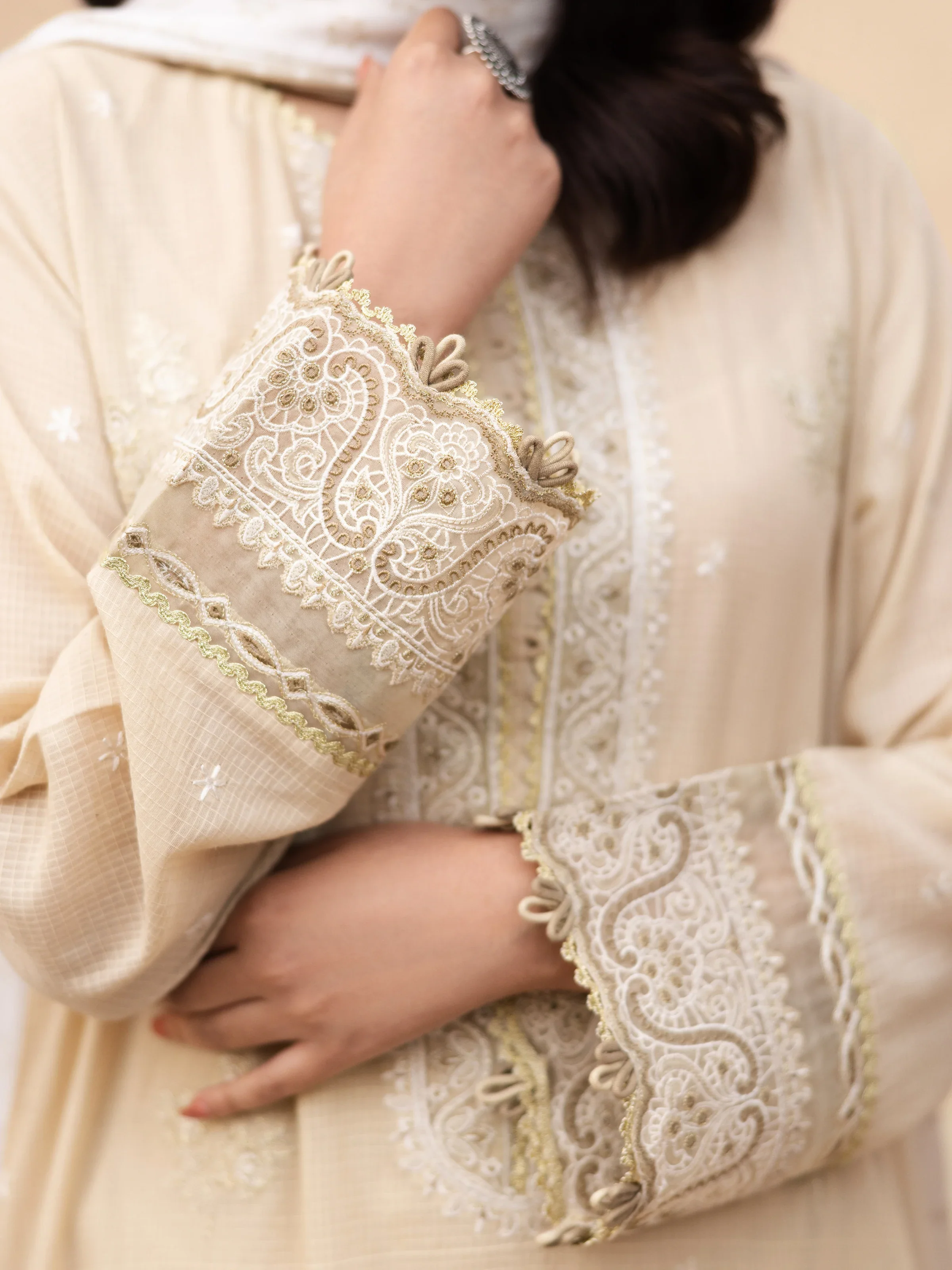 Unstitched Embroidered Lawn Suit - EWU5V1-31249-3P - Image 5