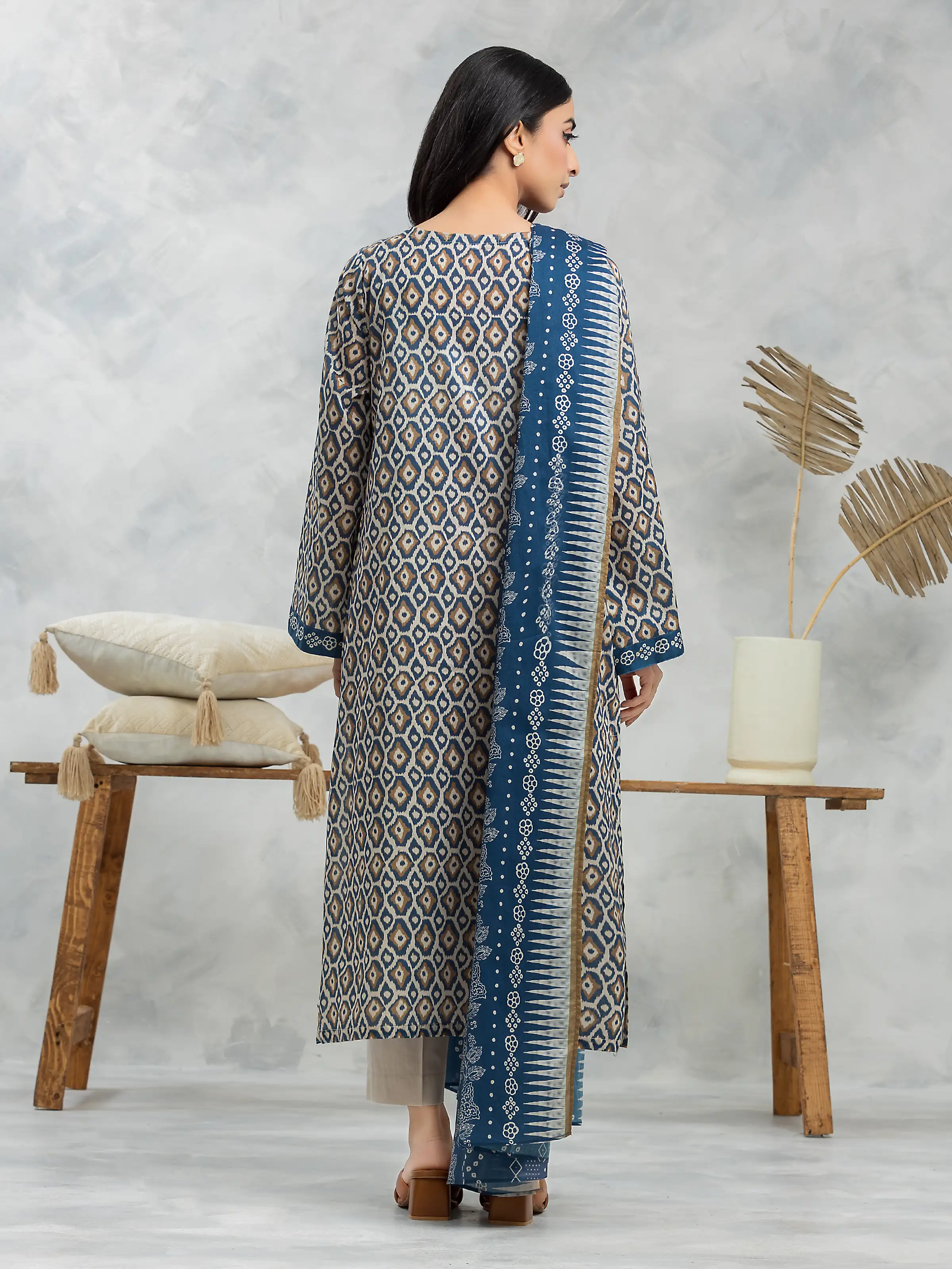 Unstitched Printed Khaddar Suit - EWU24A3-28143-3P - Image 2