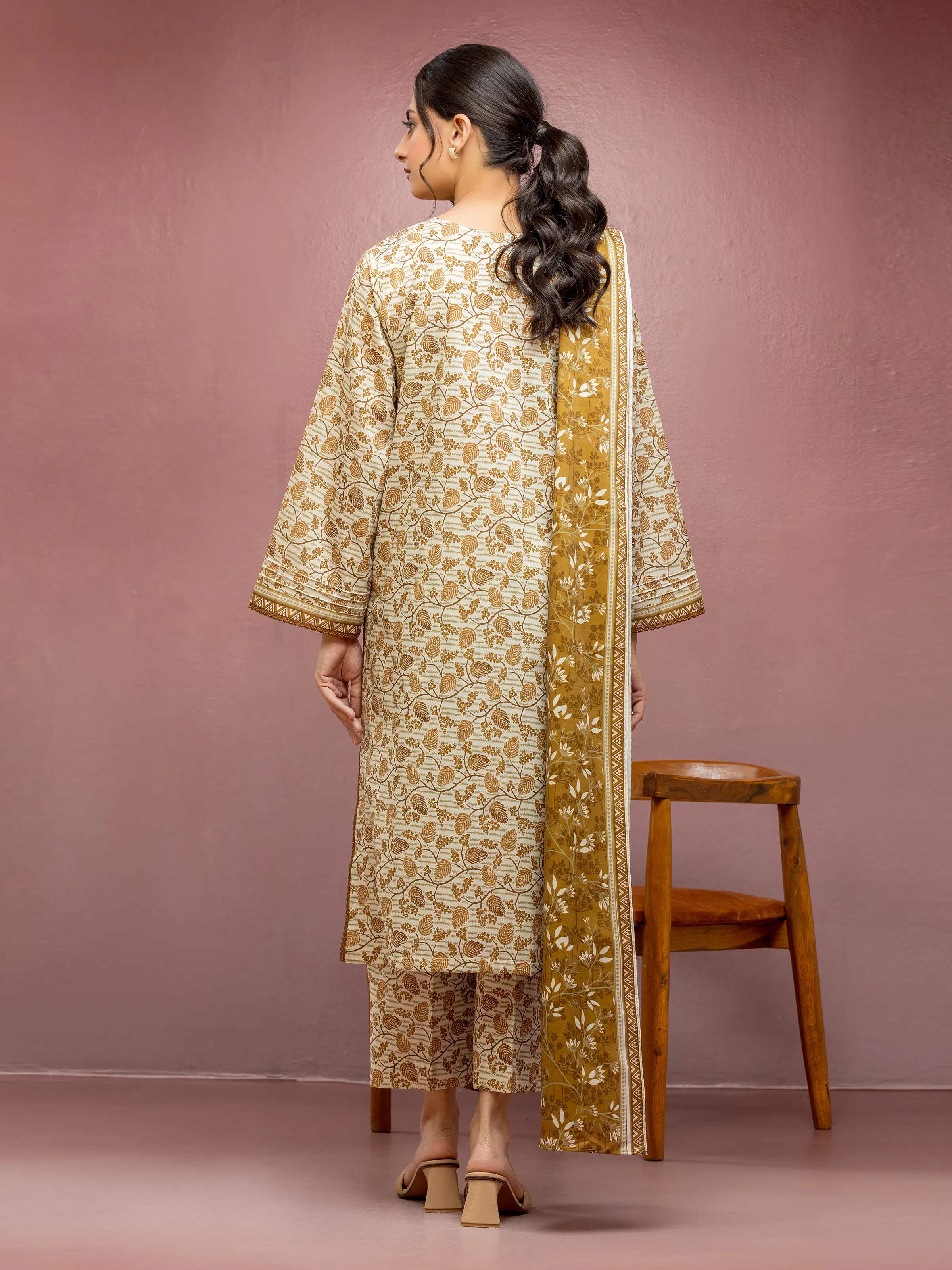 Unstitched Printed Lawn Suit - EWU5A1-35113-3P - Image 2