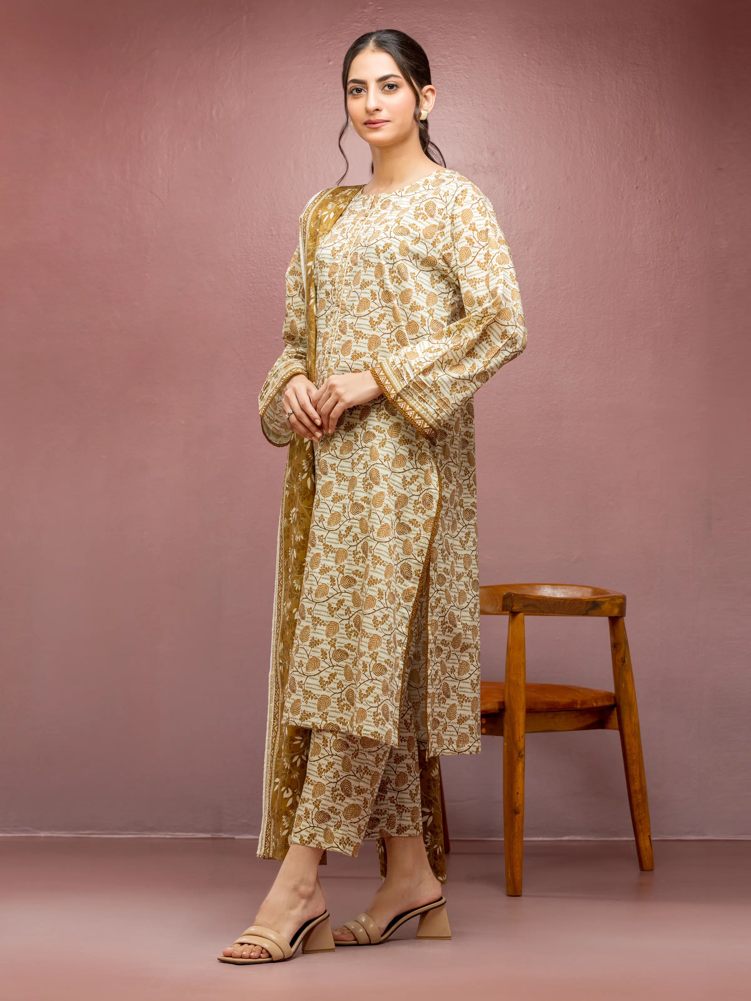 Unstitched Printed Lawn Suit - EWU5A1-35113-3P - Image 4