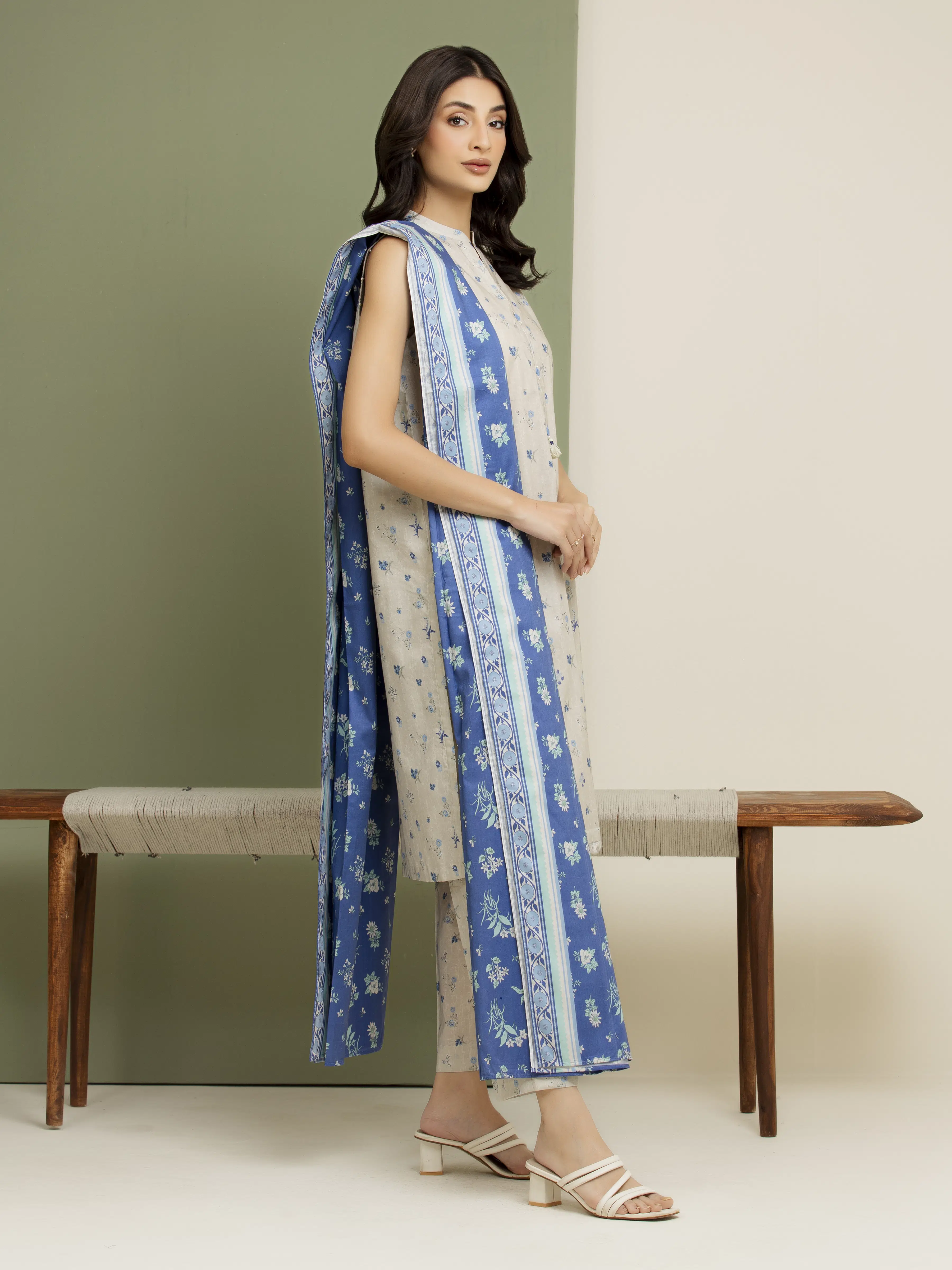 Unstitched Printed Lawn Suit - EWU5A1-35161-3P - Image 4