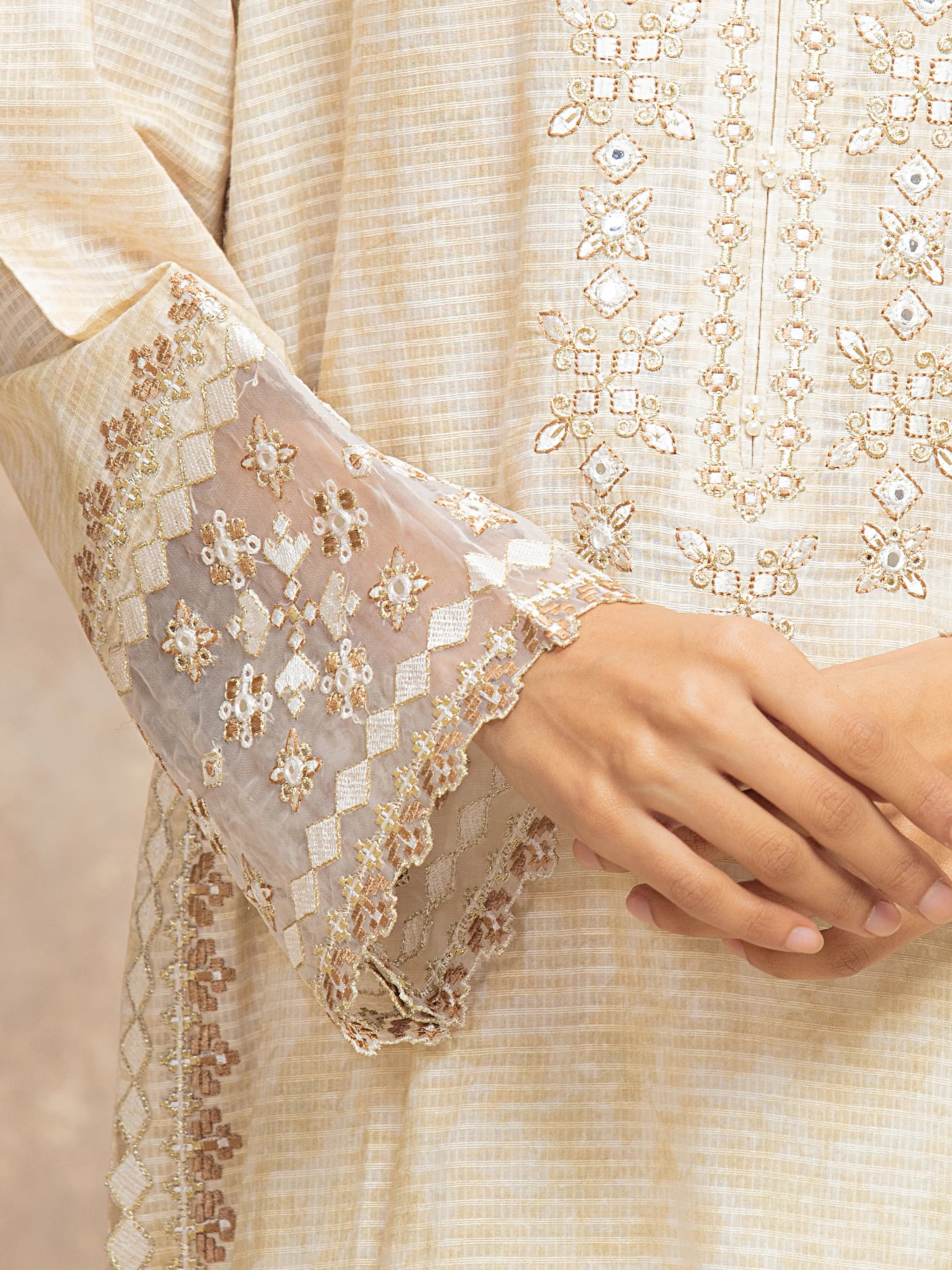 Unstitched Embroidered Lawn Suit - EWU5V1-31903-3P - Image 3