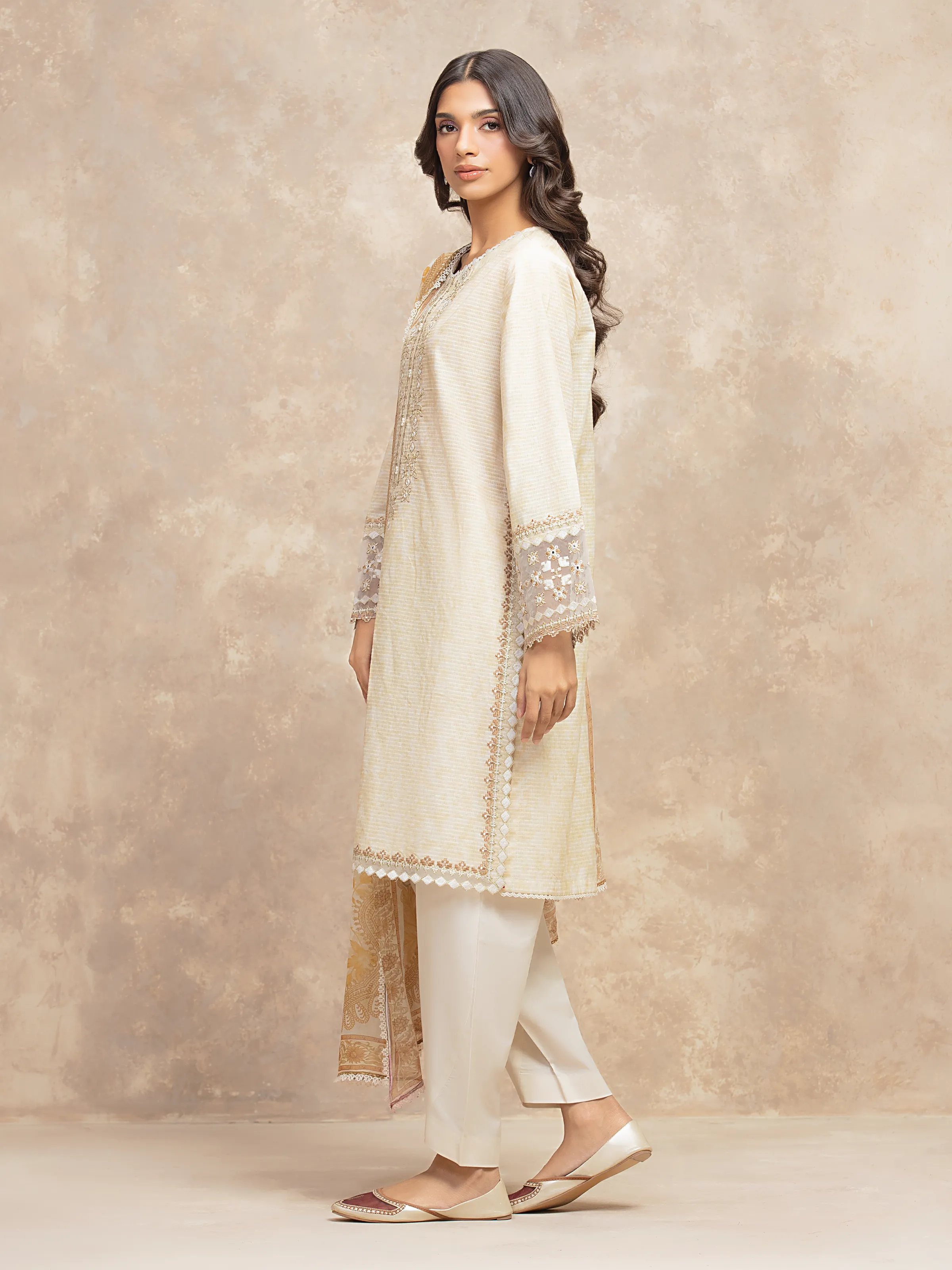 Unstitched Embroidered Lawn Suit - EWU5V1-31903-3P - Image 5