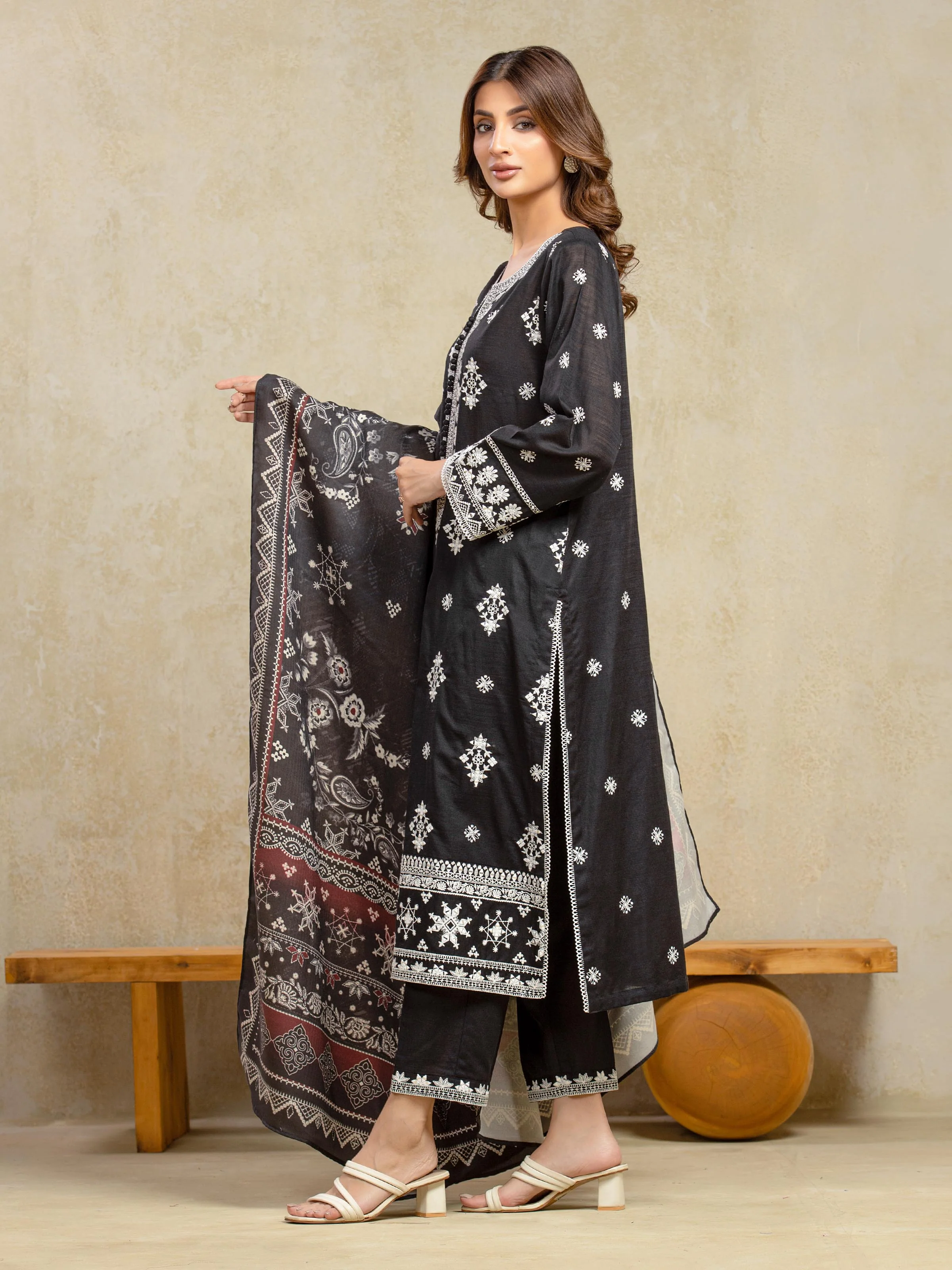 Unstitched Embroidered Khaddar Suit - EWU5V11-32013-3P - Image 5