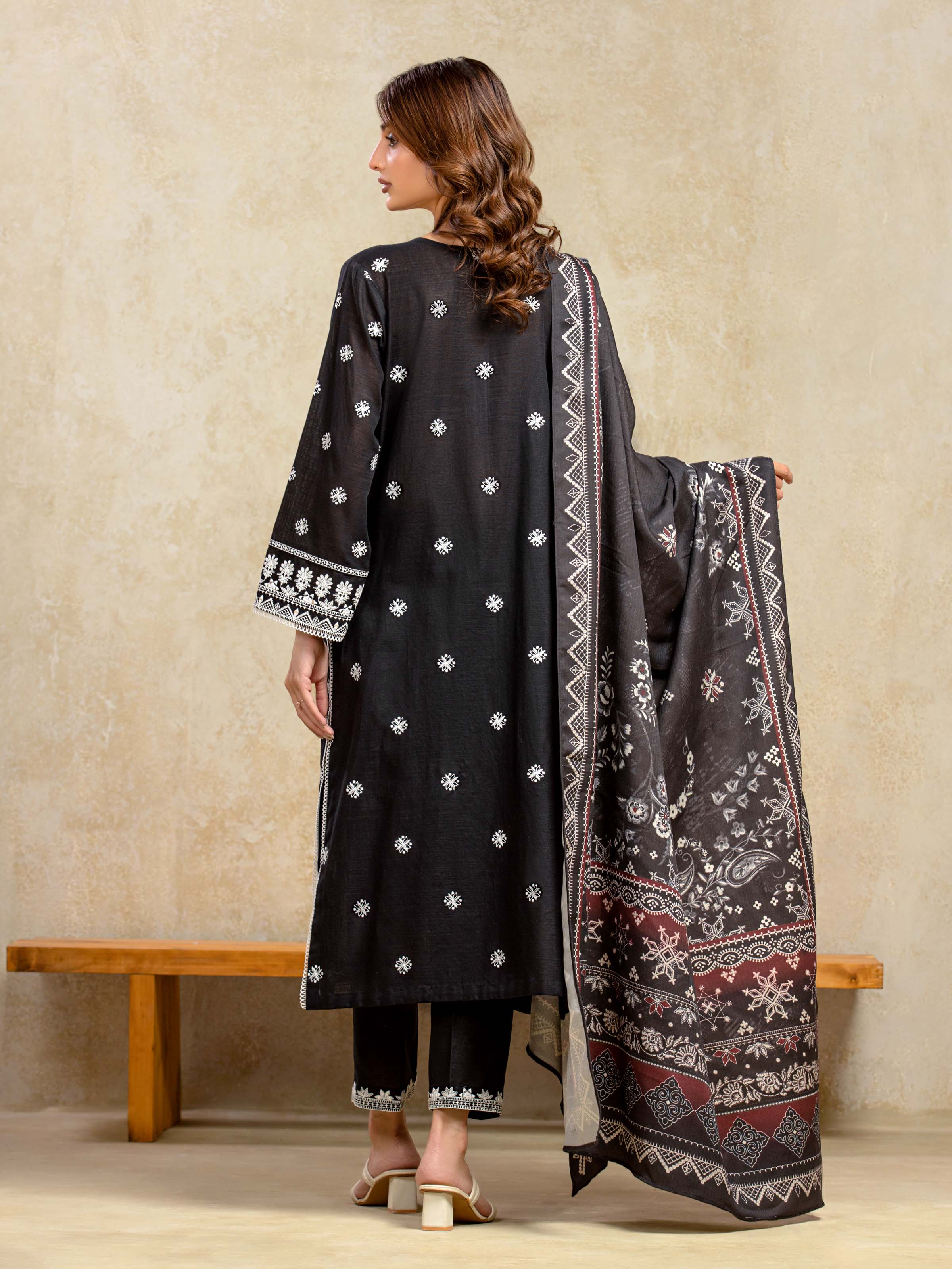Unstitched Embroidered Khaddar Suit - EWU5V11-32013-3P - Image 6