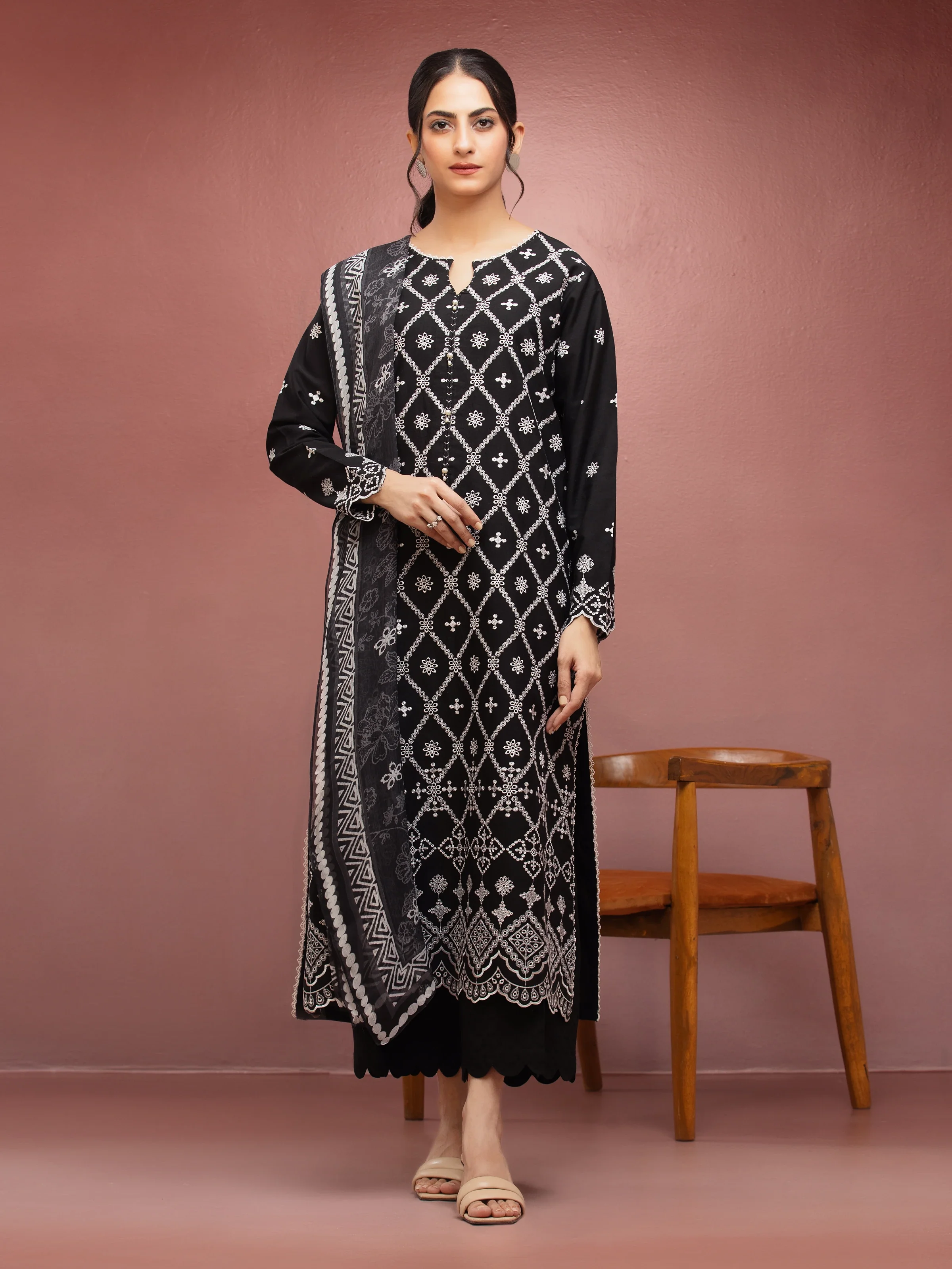 Unstitched Embroidered Cambric Suit - EWU5V2-31002-3P
