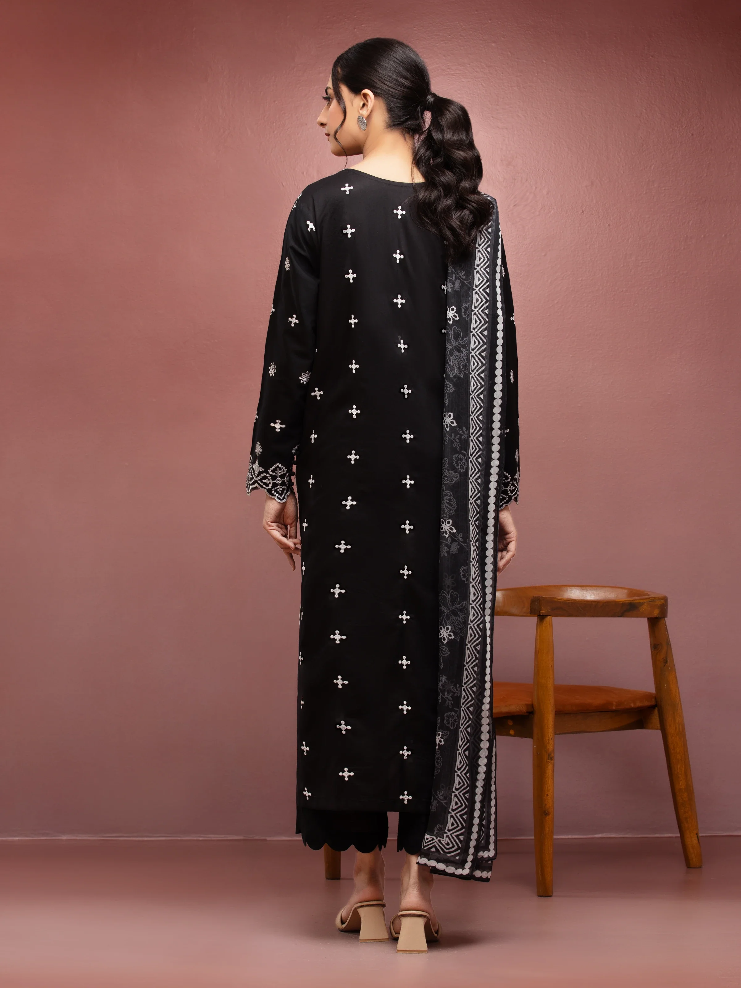 Unstitched Embroidered Cambric Suit - EWU5V2-31002-3P - Image 2