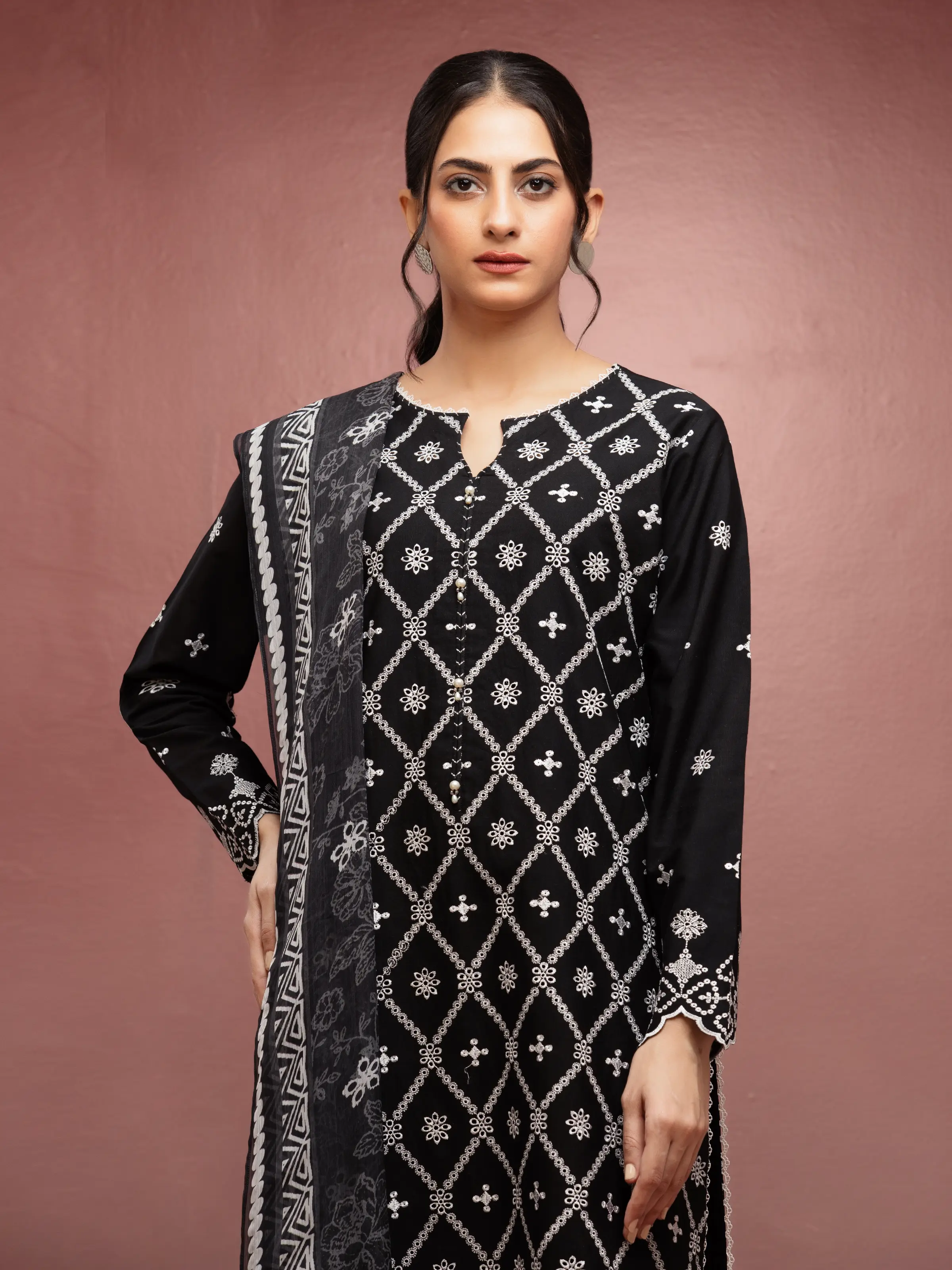 Unstitched Embroidered Cambric Suit - EWU5V2-31002-3P - Image 3