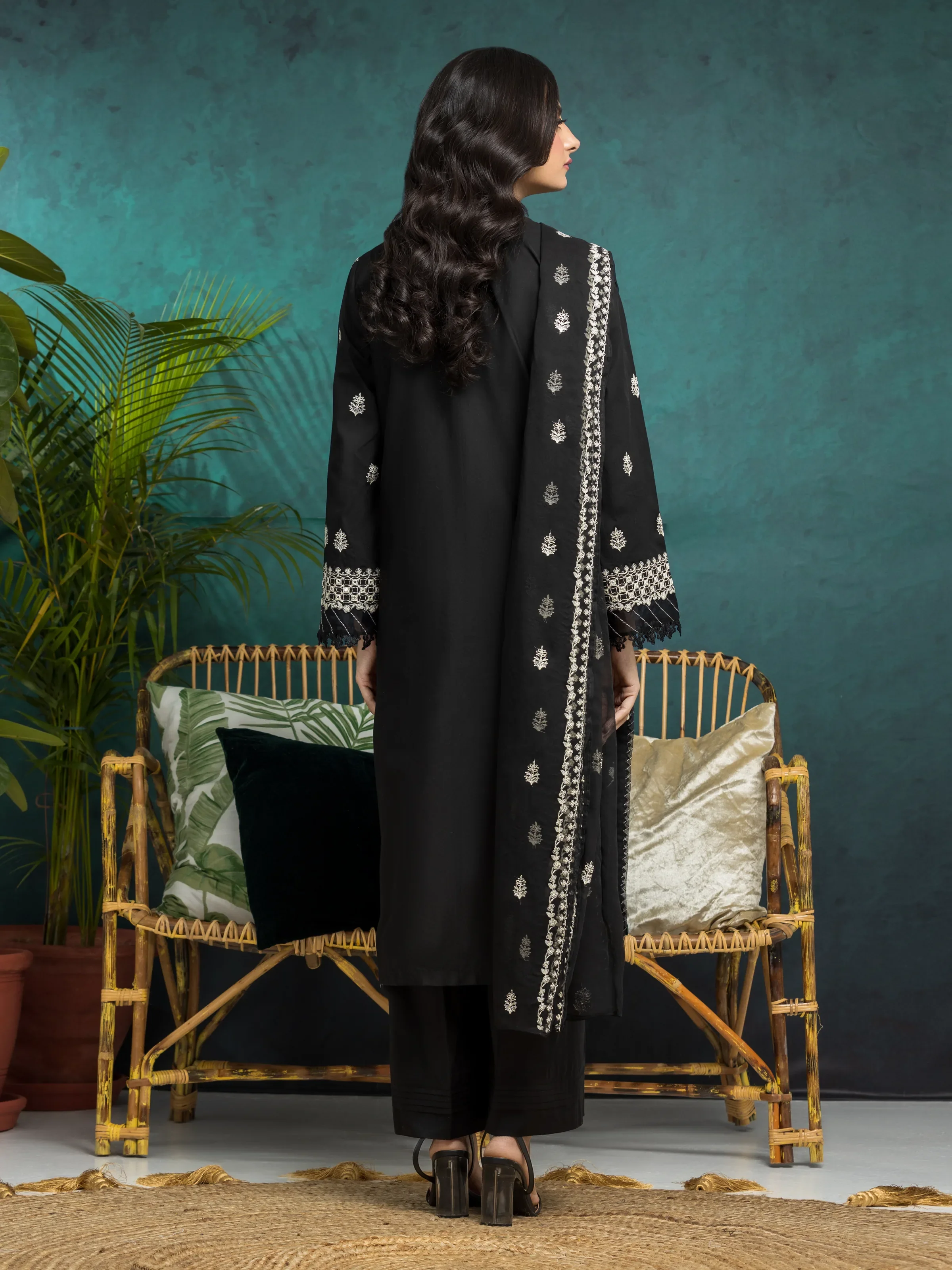 Unstitched Embroidered Cambric Suit - EWU5V2-31025-3P - Image 2