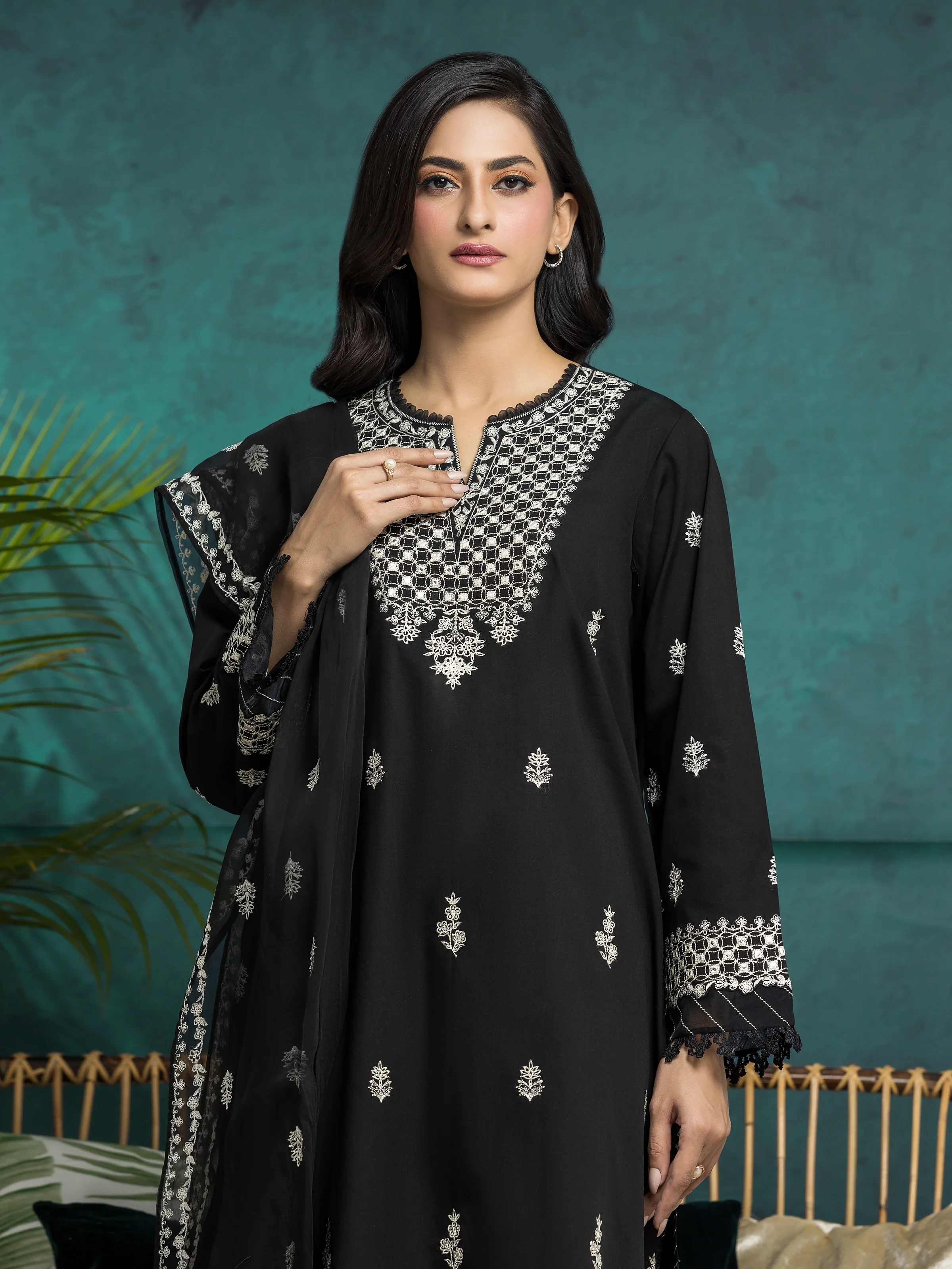 Unstitched Embroidered Cambric Suit - EWU5V2-31025-3P - Image 3