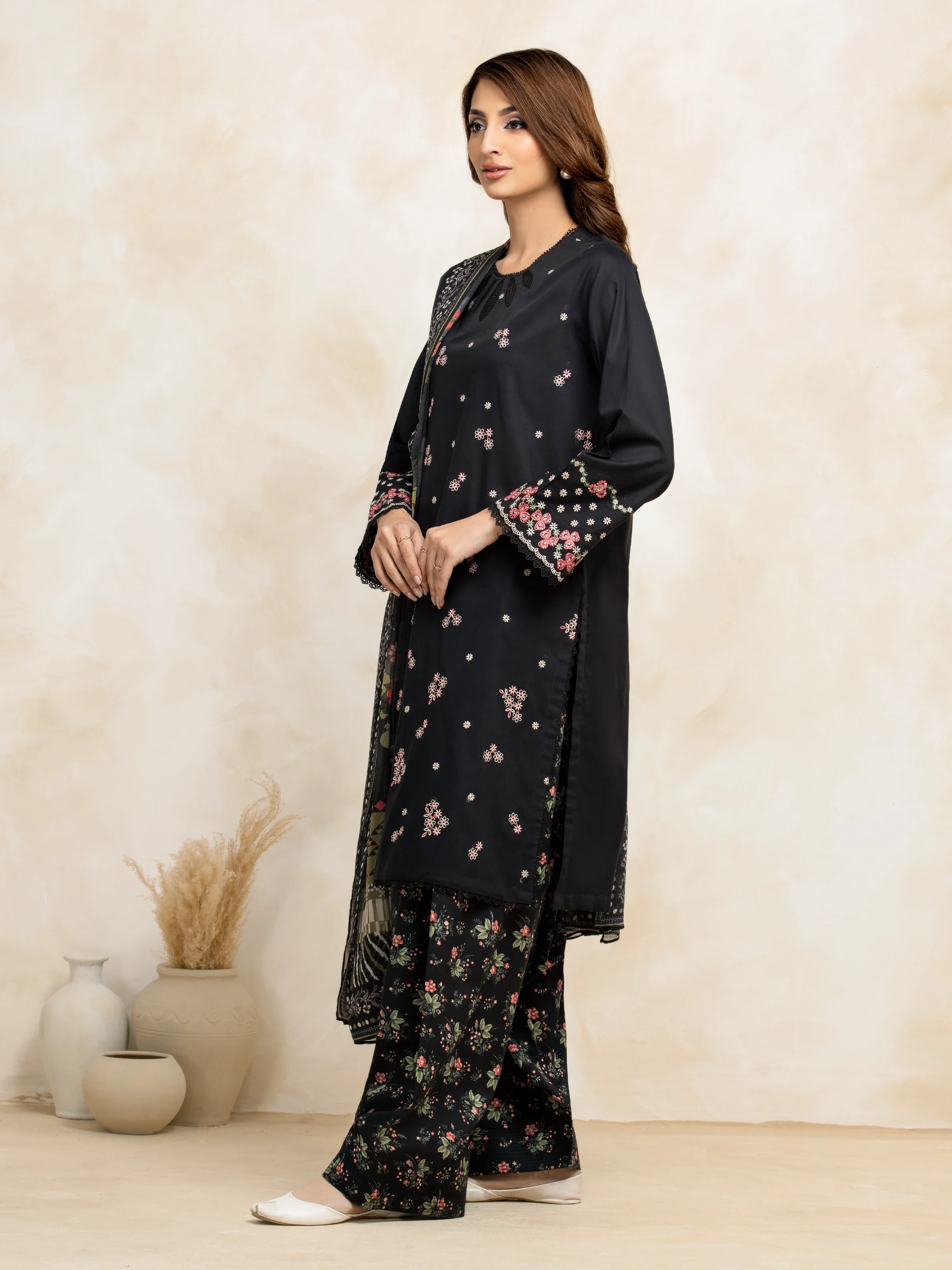 Unstitched Embroidered Cambric Suit - EWU5V2-31039-3P - Image 3