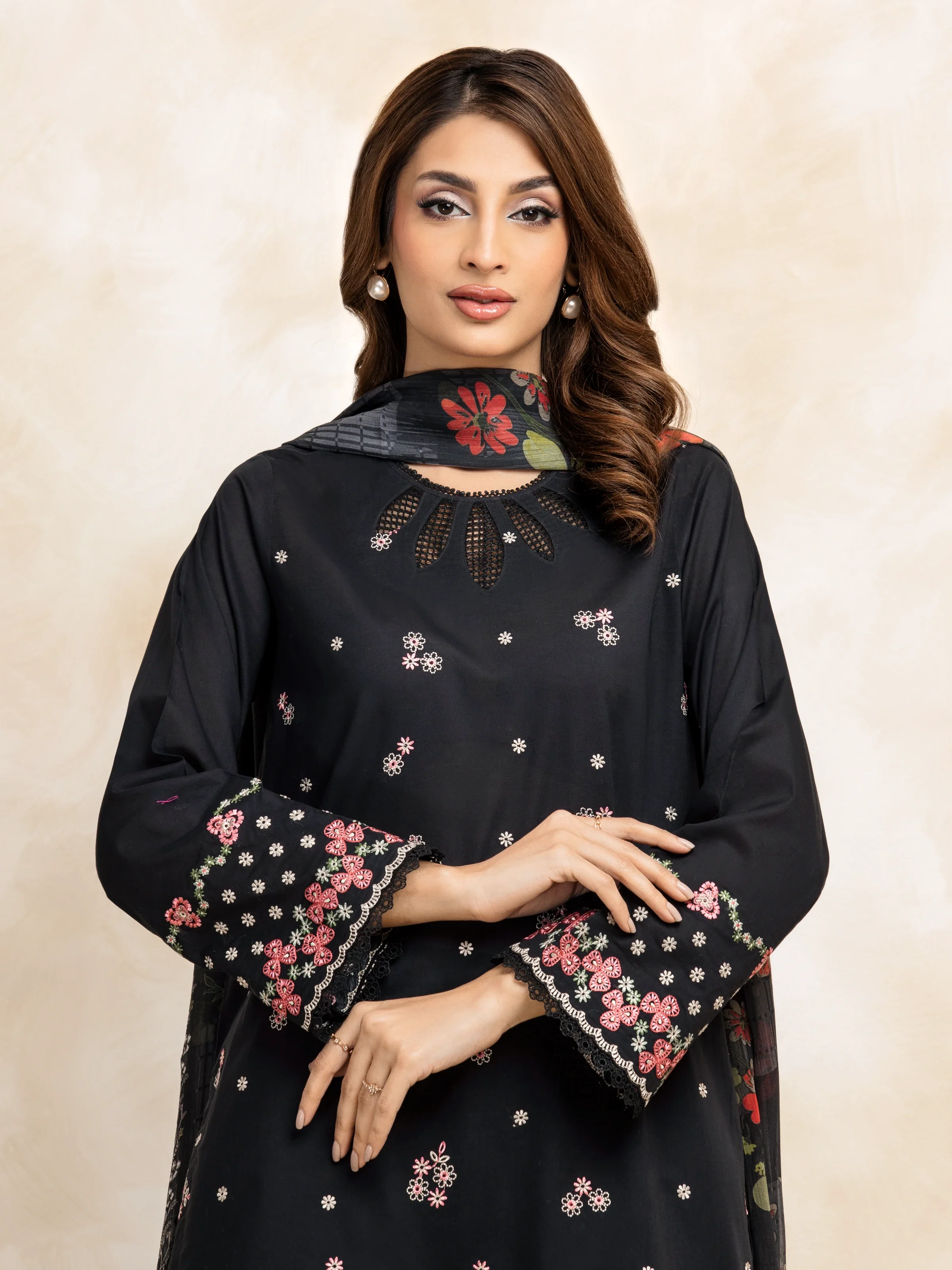 Unstitched Embroidered Cambric Suit - EWU5V2-31039-3P - Image 4