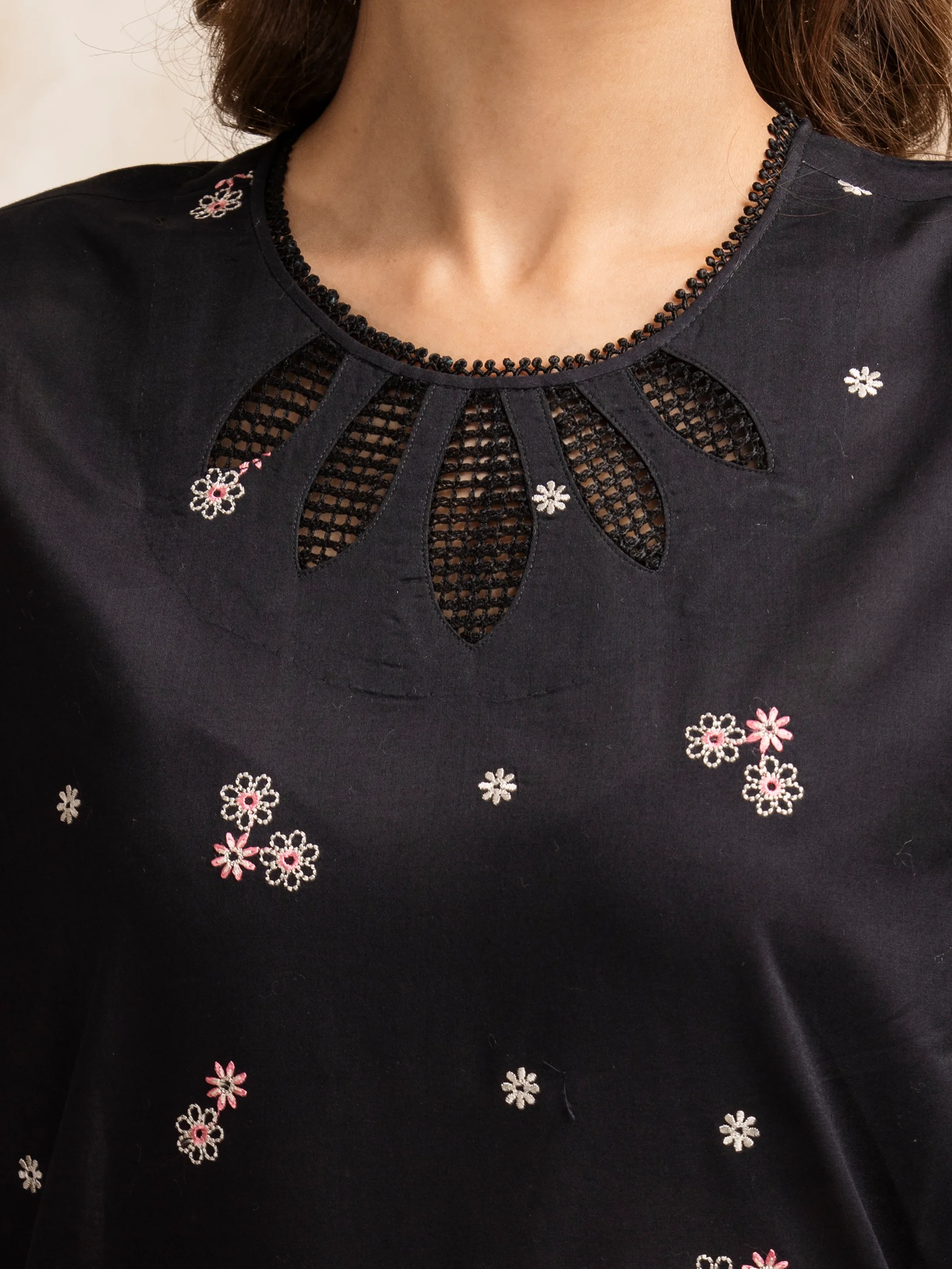 Unstitched Embroidered Cambric Suit - EWU5V2-31039-3P - Image 5