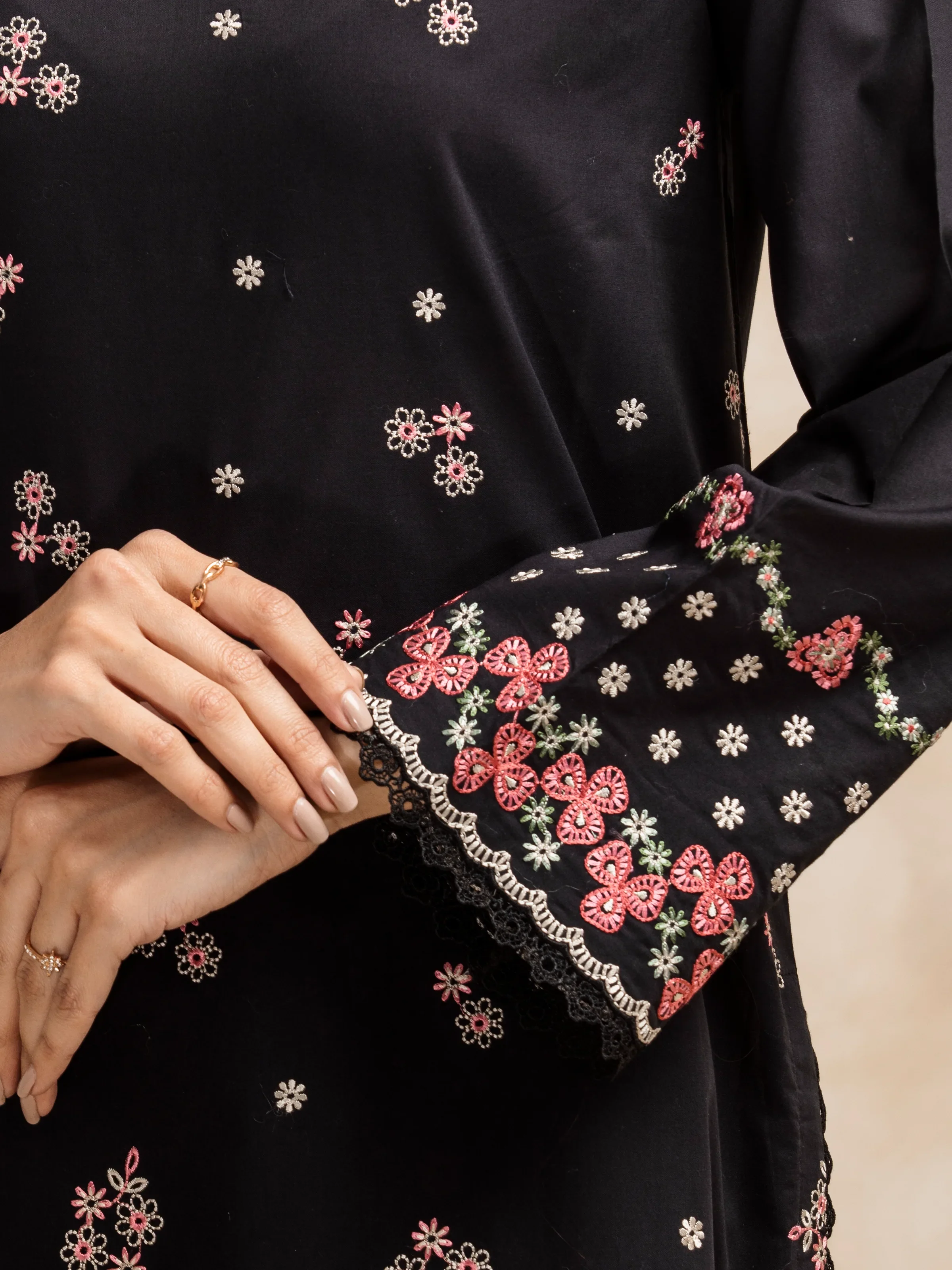 Unstitched Embroidered Cambric Suit - EWU5V2-31039-3P - Image 6