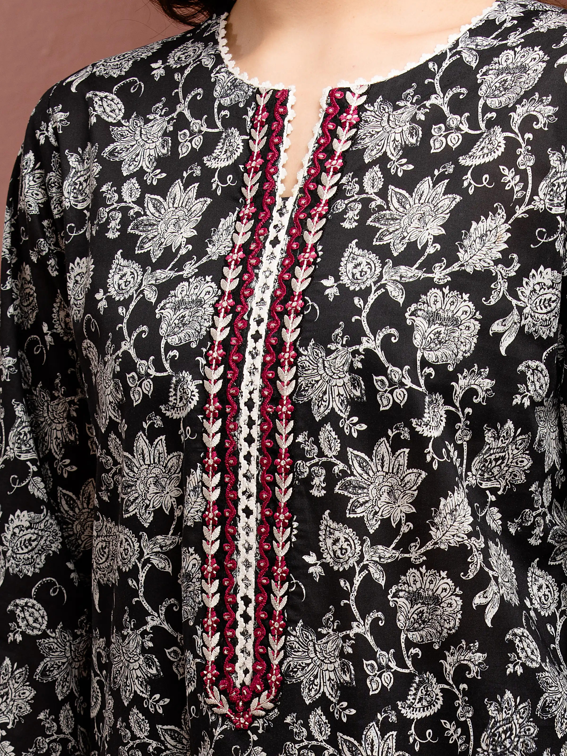 Unstitched Embroidered Cambric Suit - EWU5V2-31072-3P - Image 4