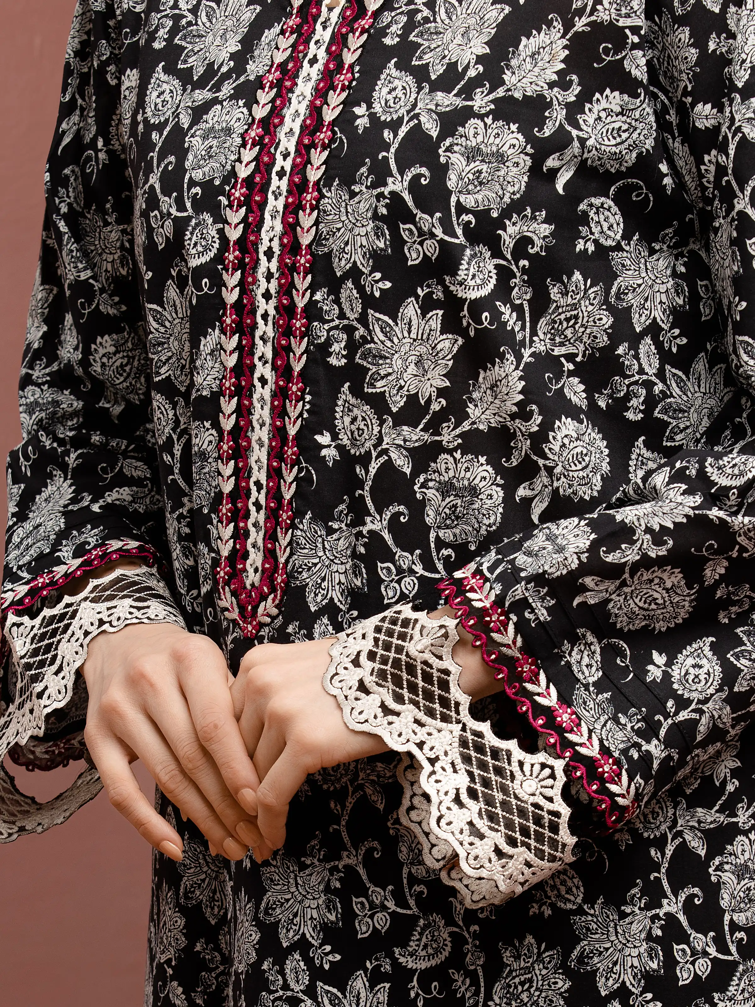 Unstitched Embroidered Cambric Suit - EWU5V2-31072-3P - Image 5