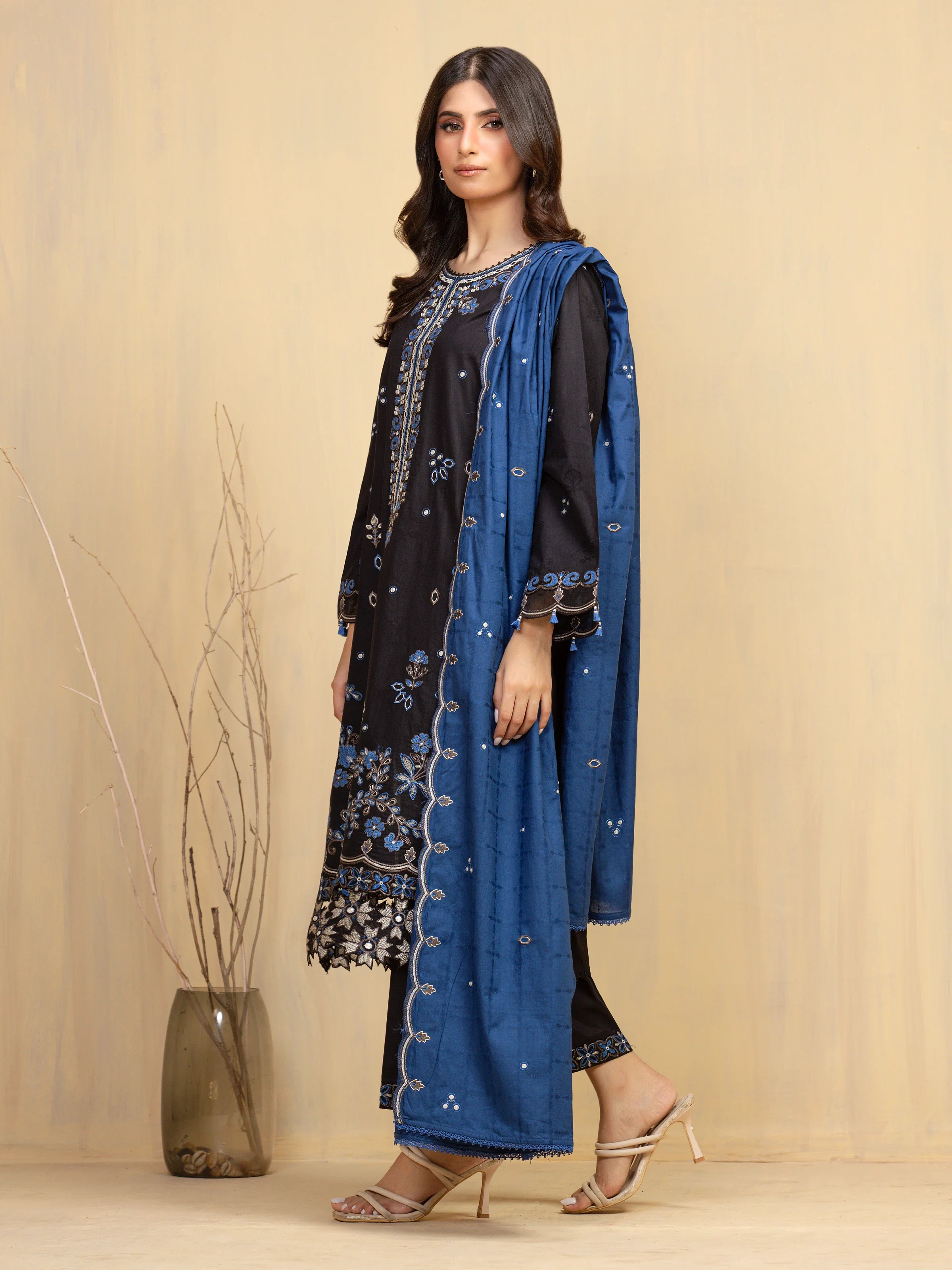 Unstitched Embroidered Jacquard Suit - EWU5V3-31159-3P - Image 5
