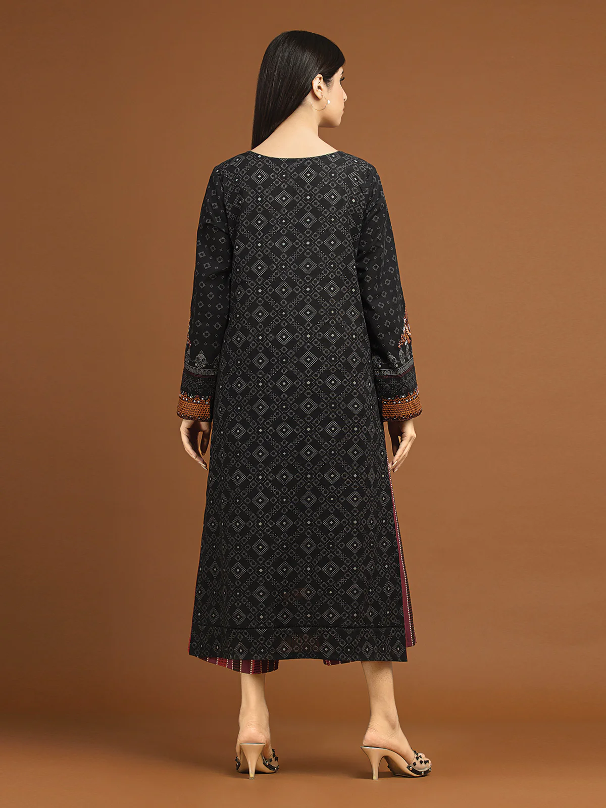 Unstitched Embroidered Khaddar Shirt - EWU22V11-25036S - Image 2