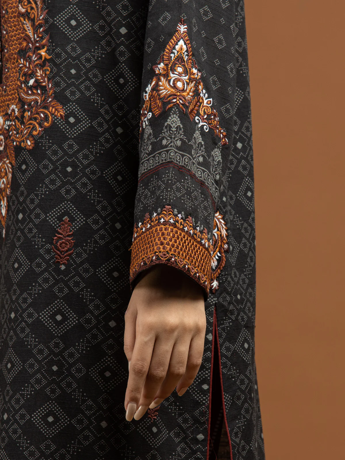 Unstitched Embroidered Khaddar Shirt - EWU22V11-25036S - Image 6