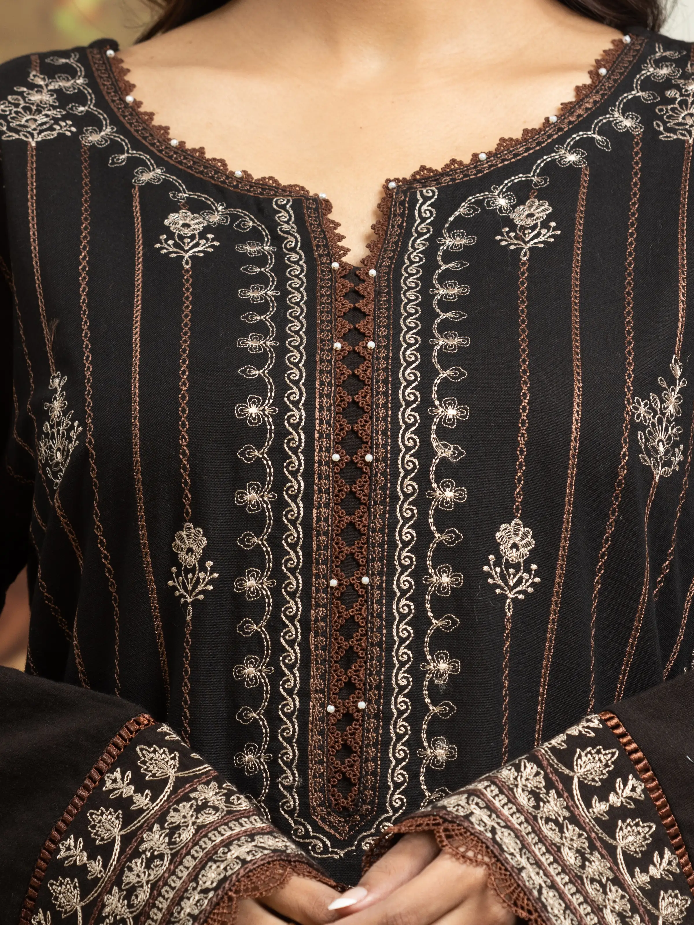 Unstitched Embroidered Khaddar Suit - EWU24V12-30207-3P - Image 4