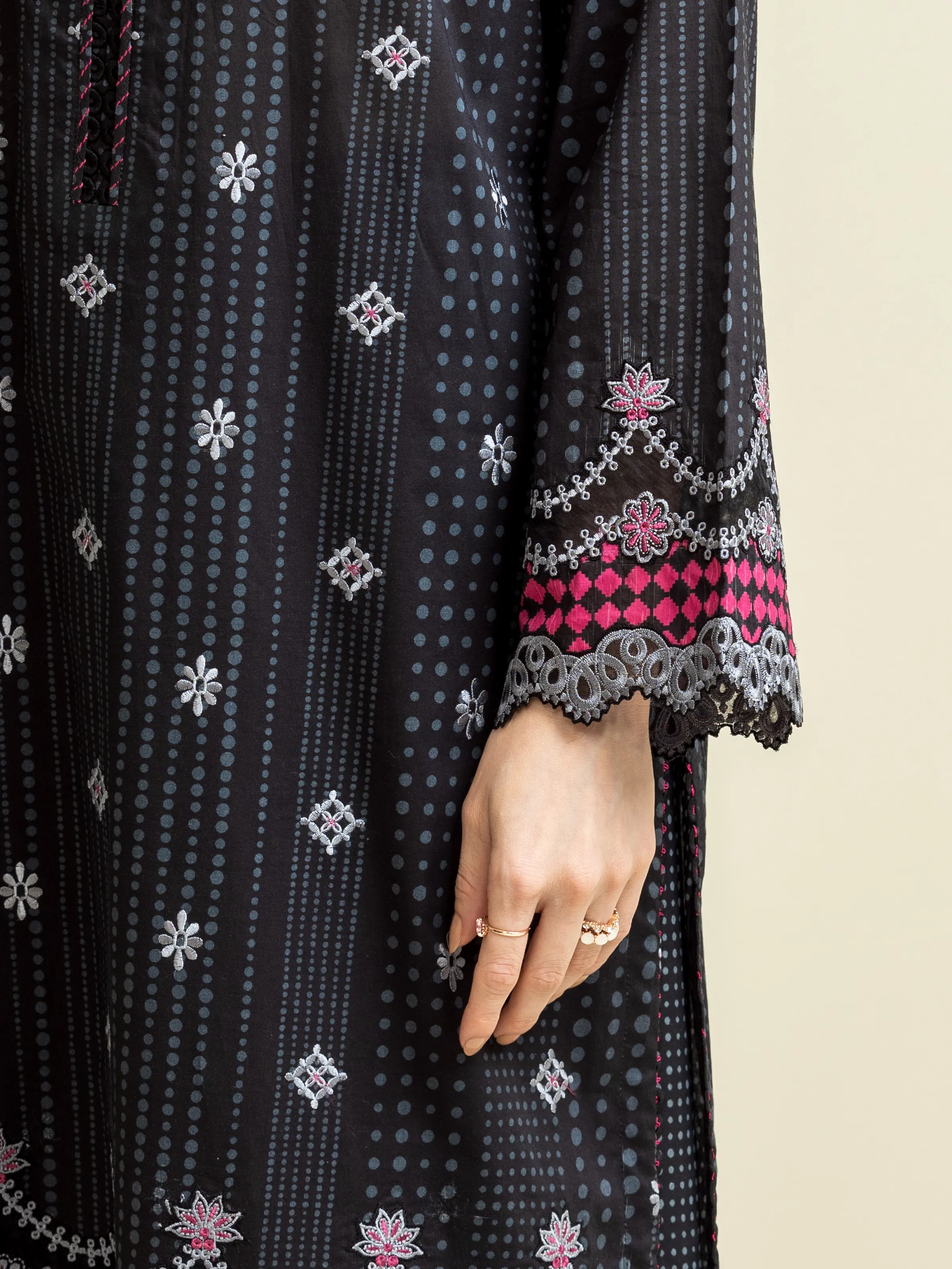 Unstitched Embroidered Lawn Suit - EWU5V1-31097-3P - Image 4