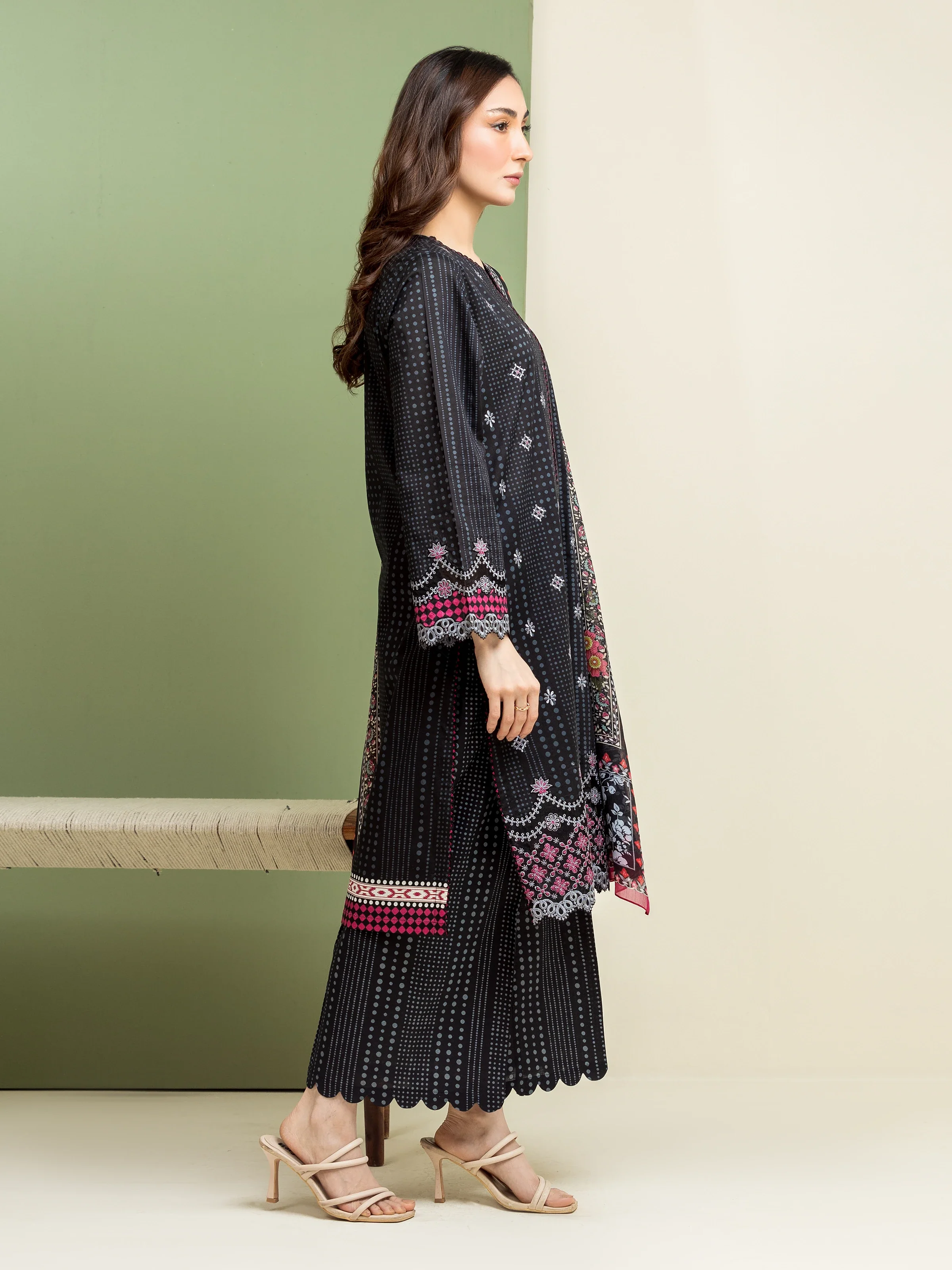 Unstitched Embroidered Lawn Suit - EWU5V1-31097-3P - Image 5