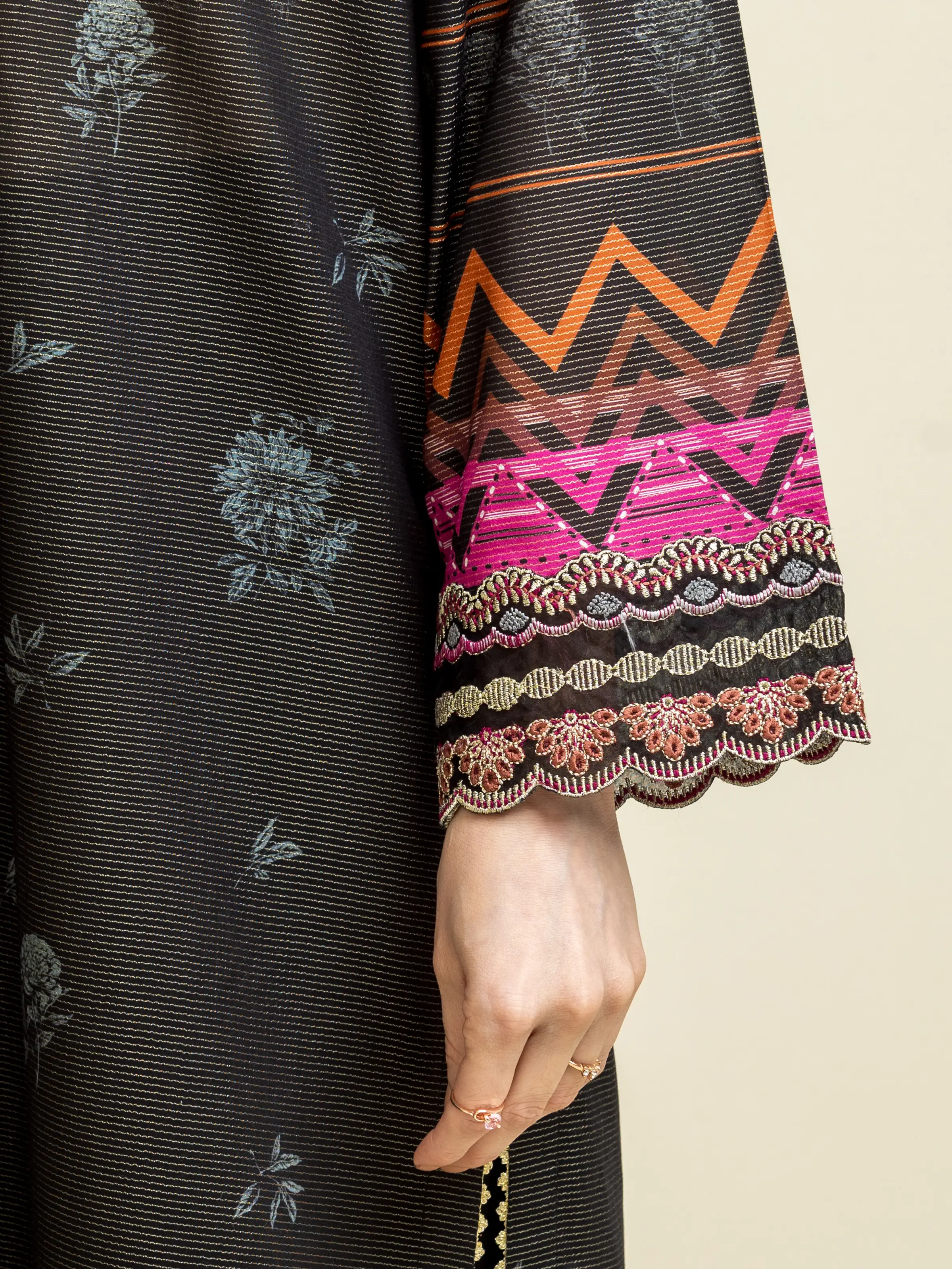 Unstitched Embroidered Lawn Suit - EWU5V1-31208-3P - Image 4