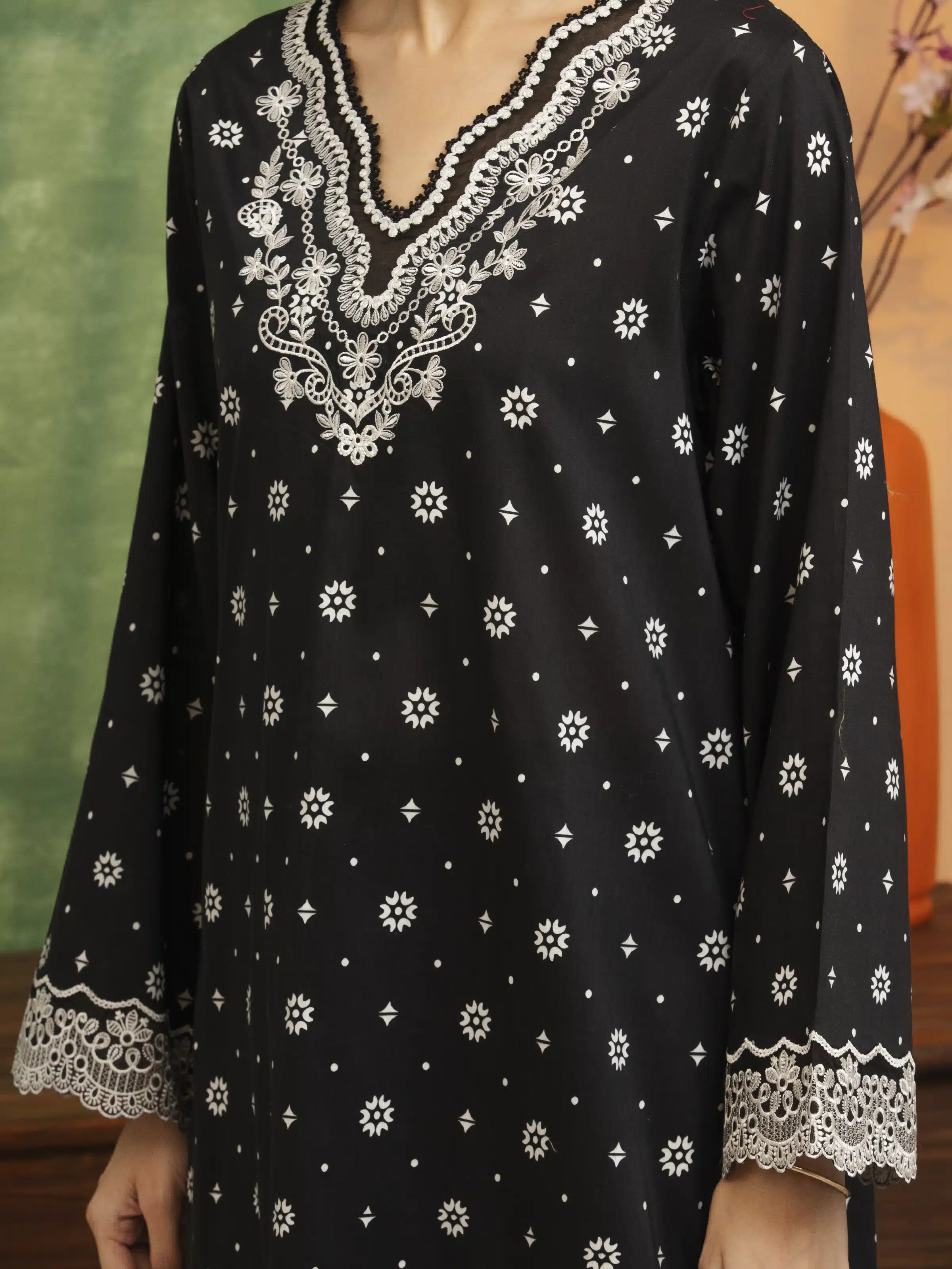 Unstitched Embroidered Lawn Suit - EWU5V1-31409-3P - Image 4